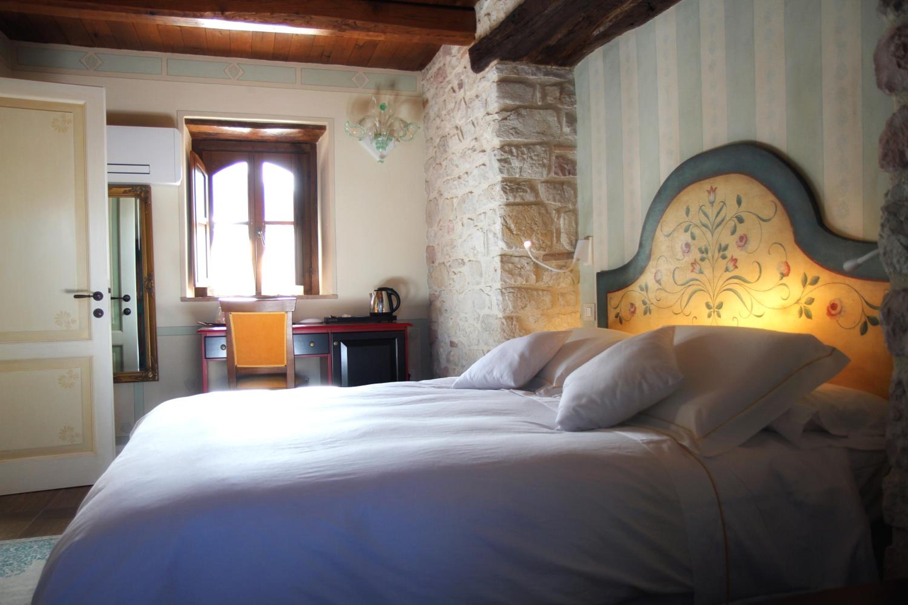 Deluxe King Room - Photo 2