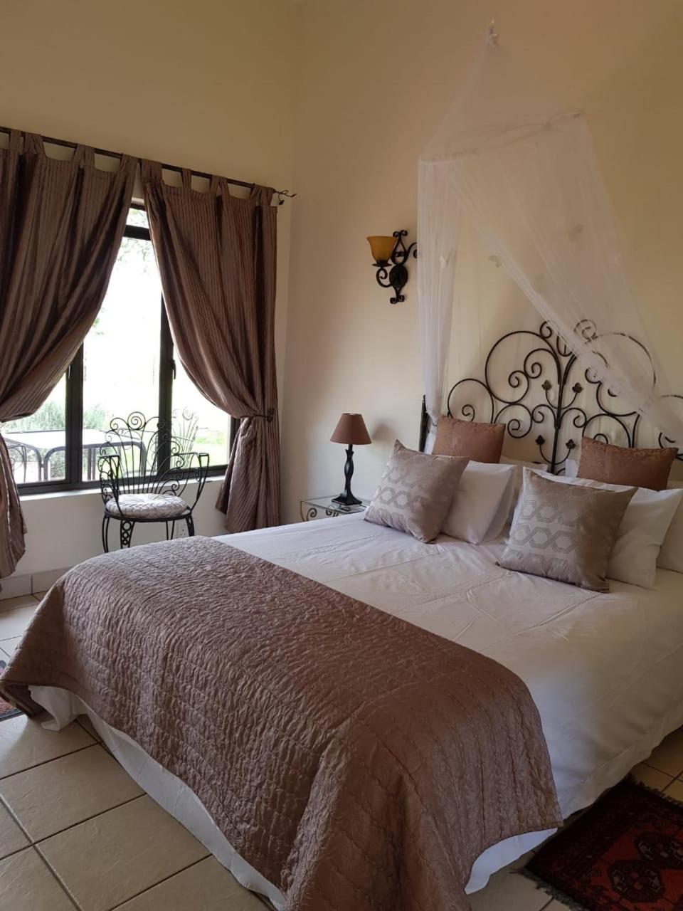 Double or Twin Room with Mountain View - Photo 1