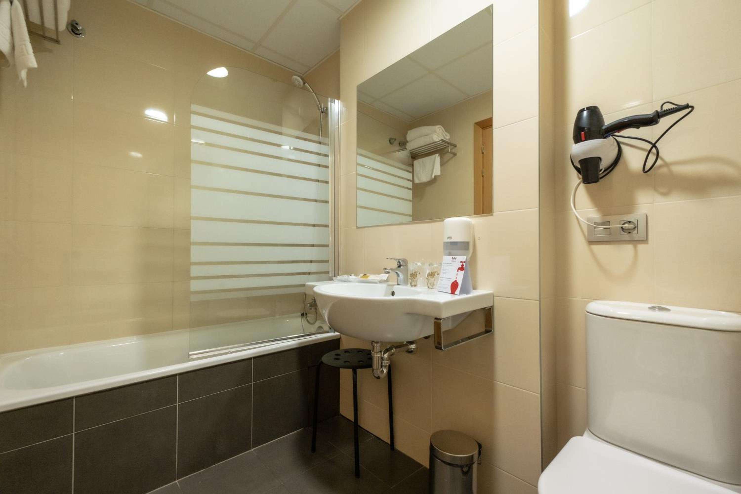 Double Room with Extra Bed photo 2