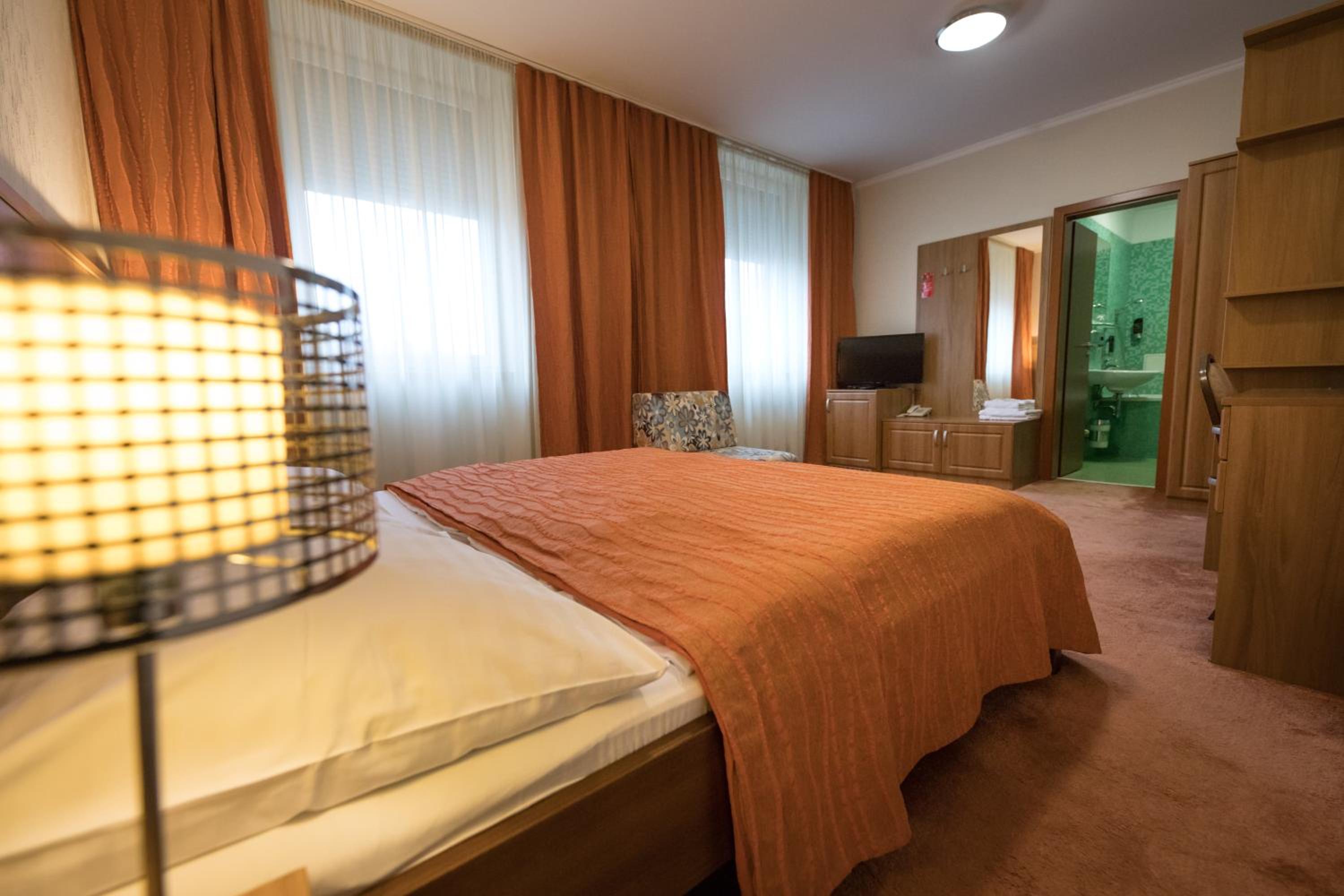 Standard Double Room - Photo 3