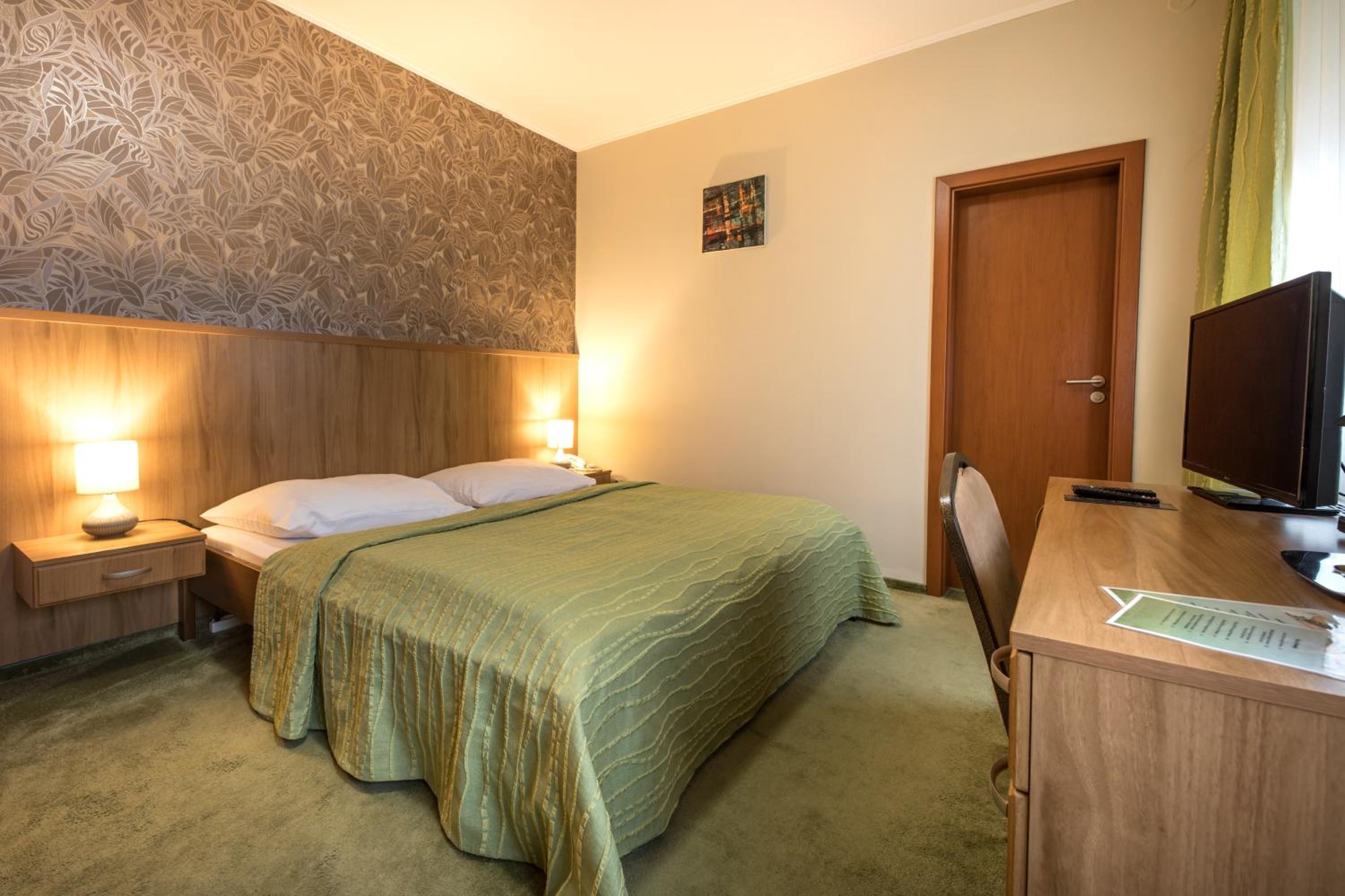 Standard Double Room - Photo 5