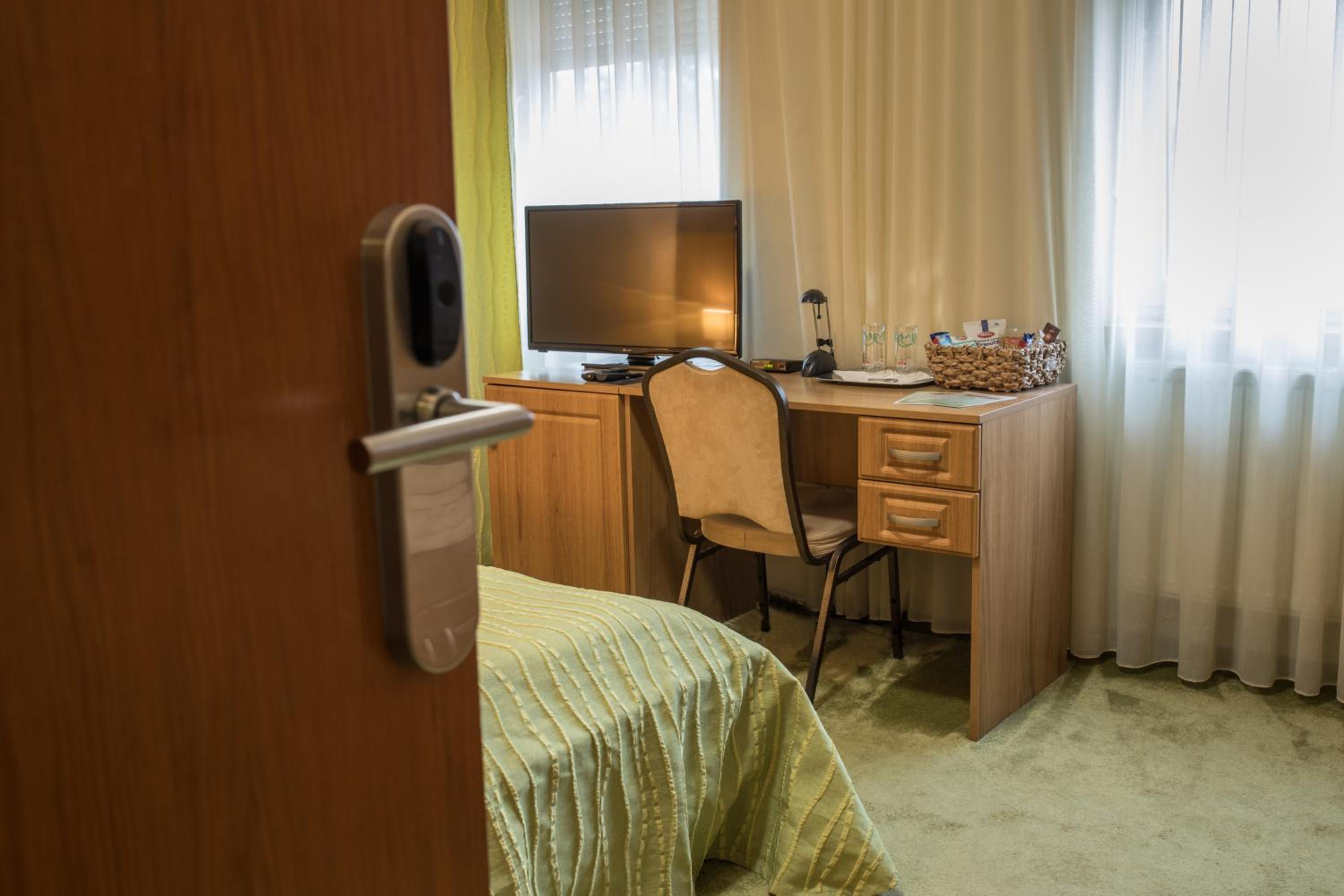 Standard Double Room - Photo 4