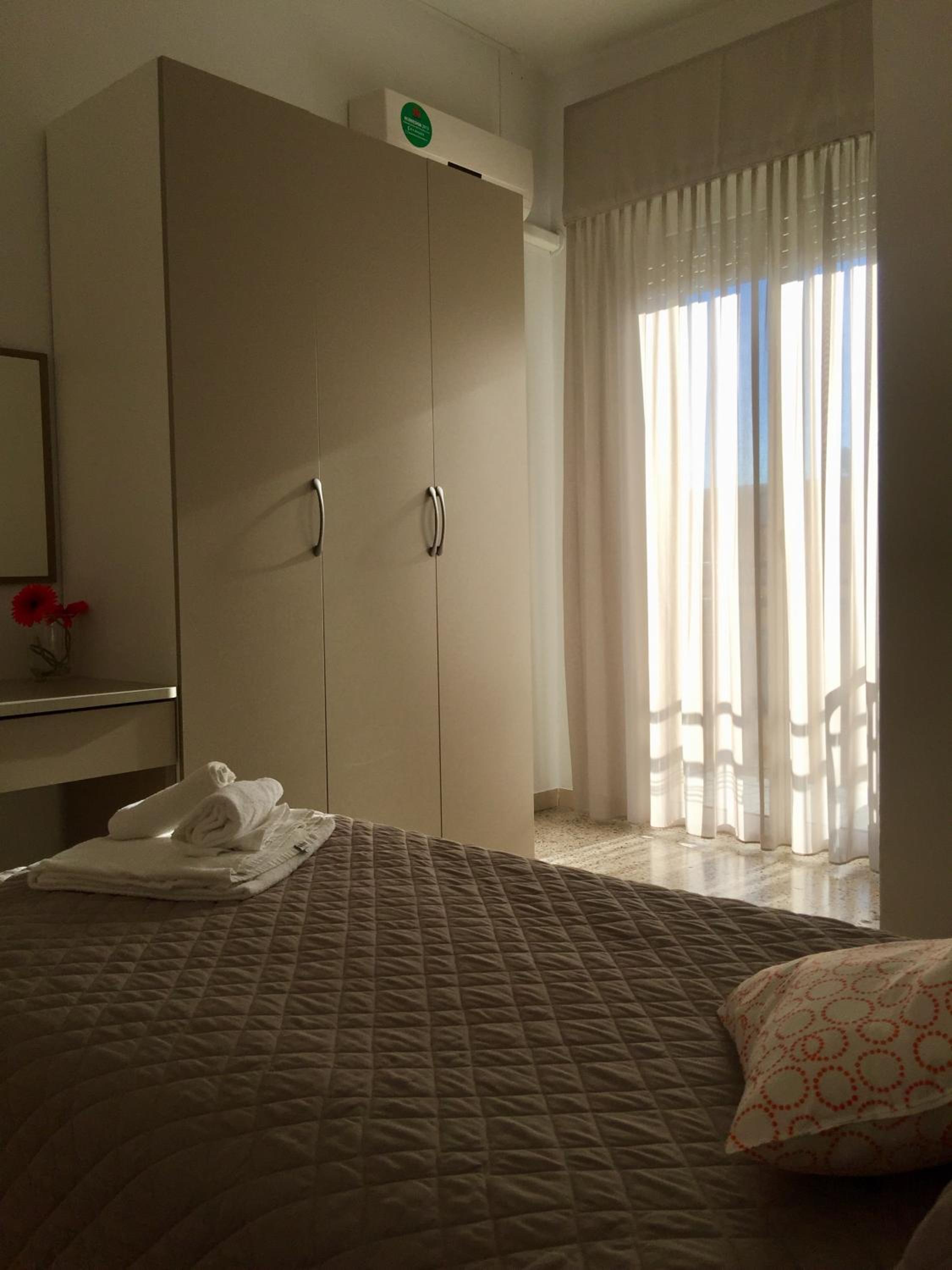 Double or Twin Room with Balcony - Photo 8
