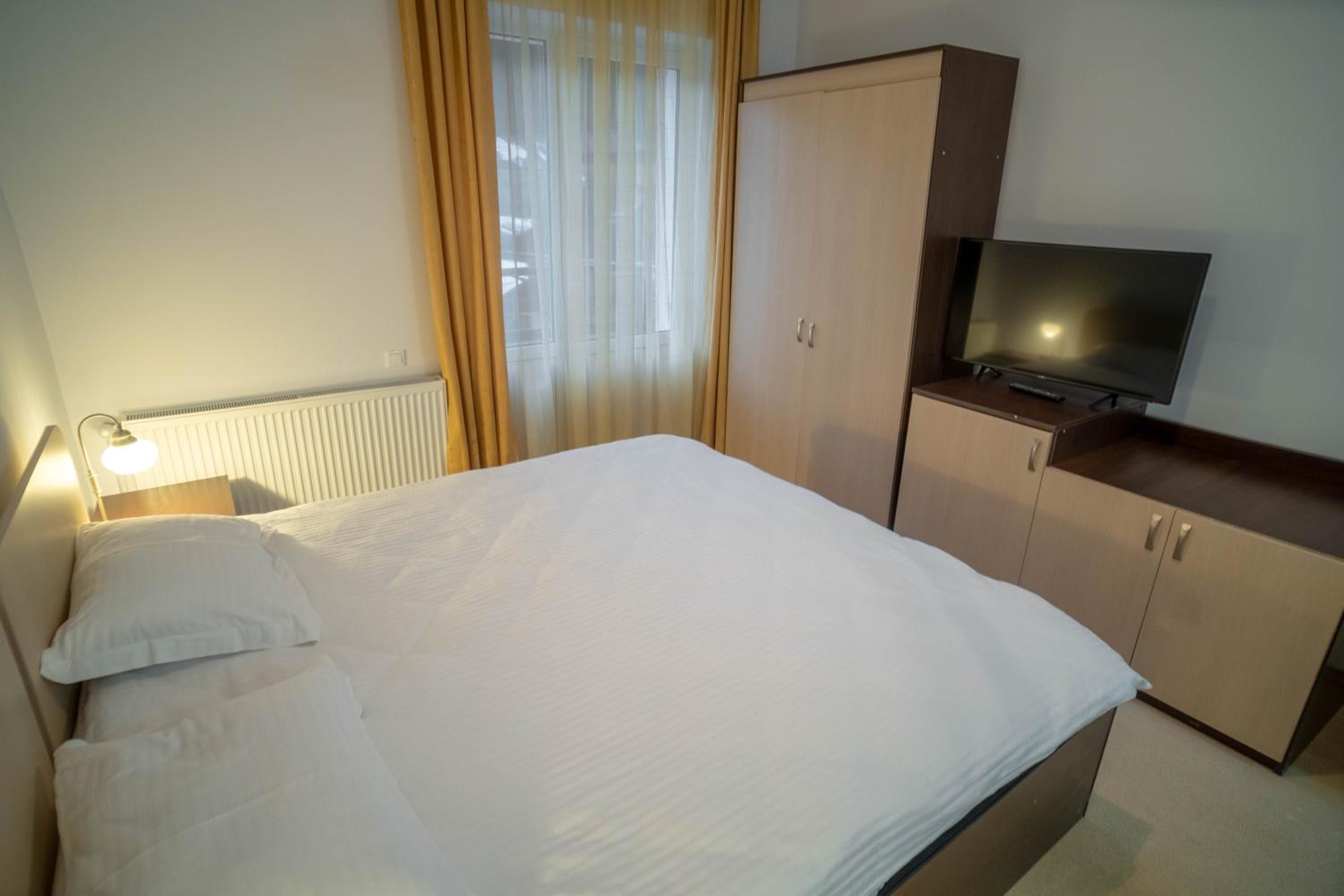 Twin Room with Mountain View - Photo 11