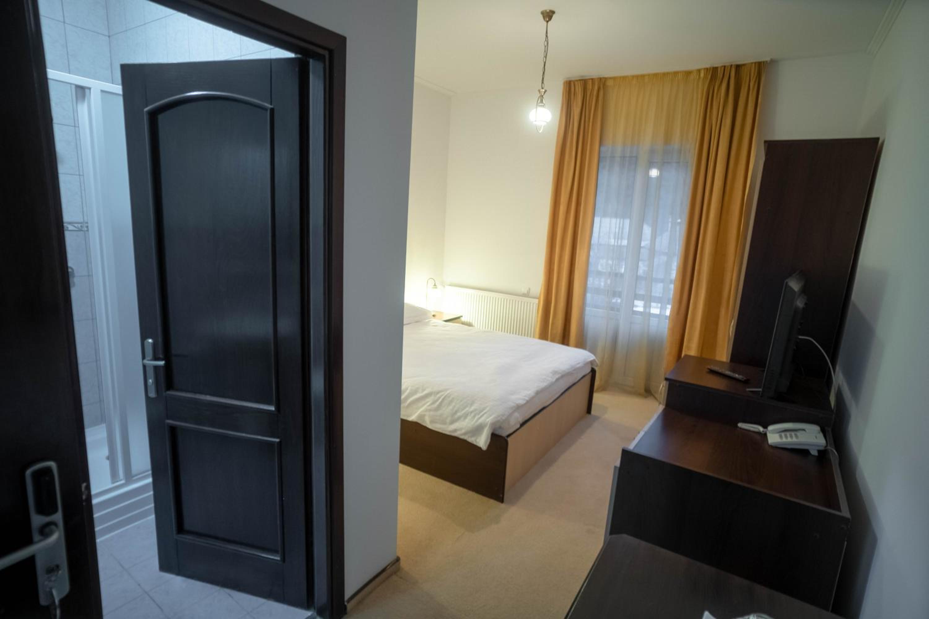 Twin Room with Mountain View - Photo 13