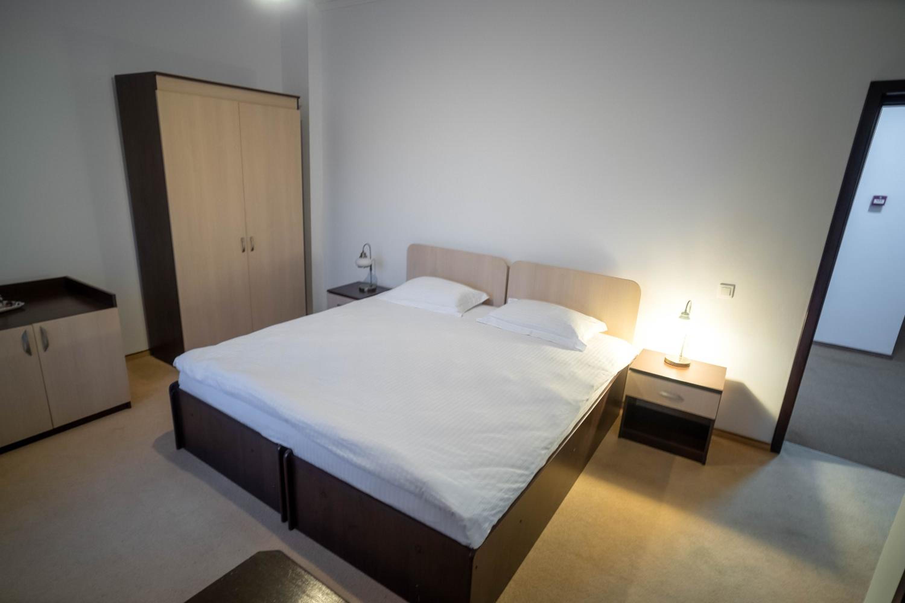 Twin Room with Mountain View - Photo 12