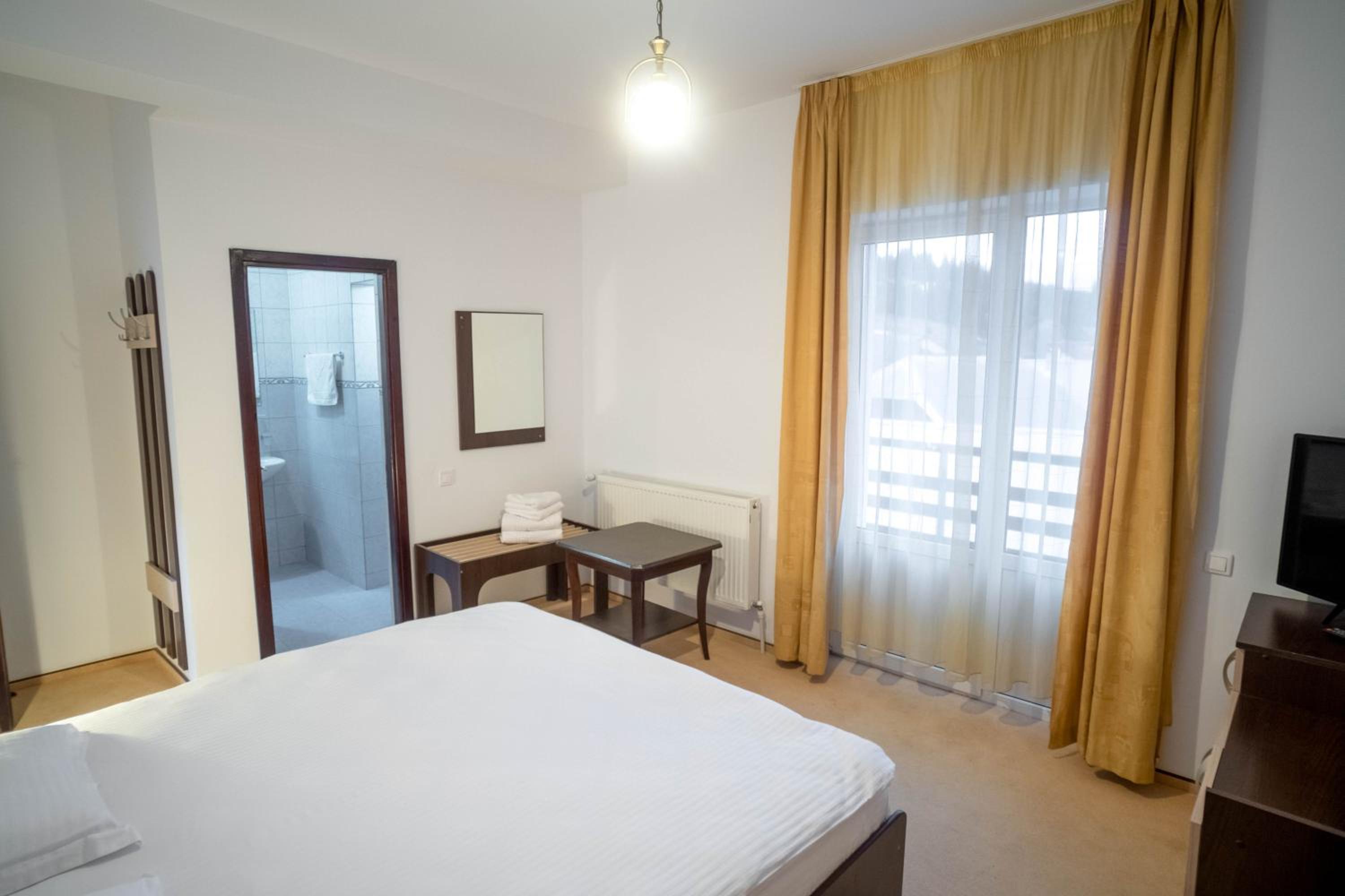Twin Room with Mountain View - Photo 10