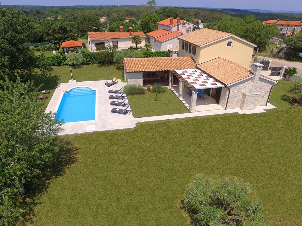 Villa photo 2