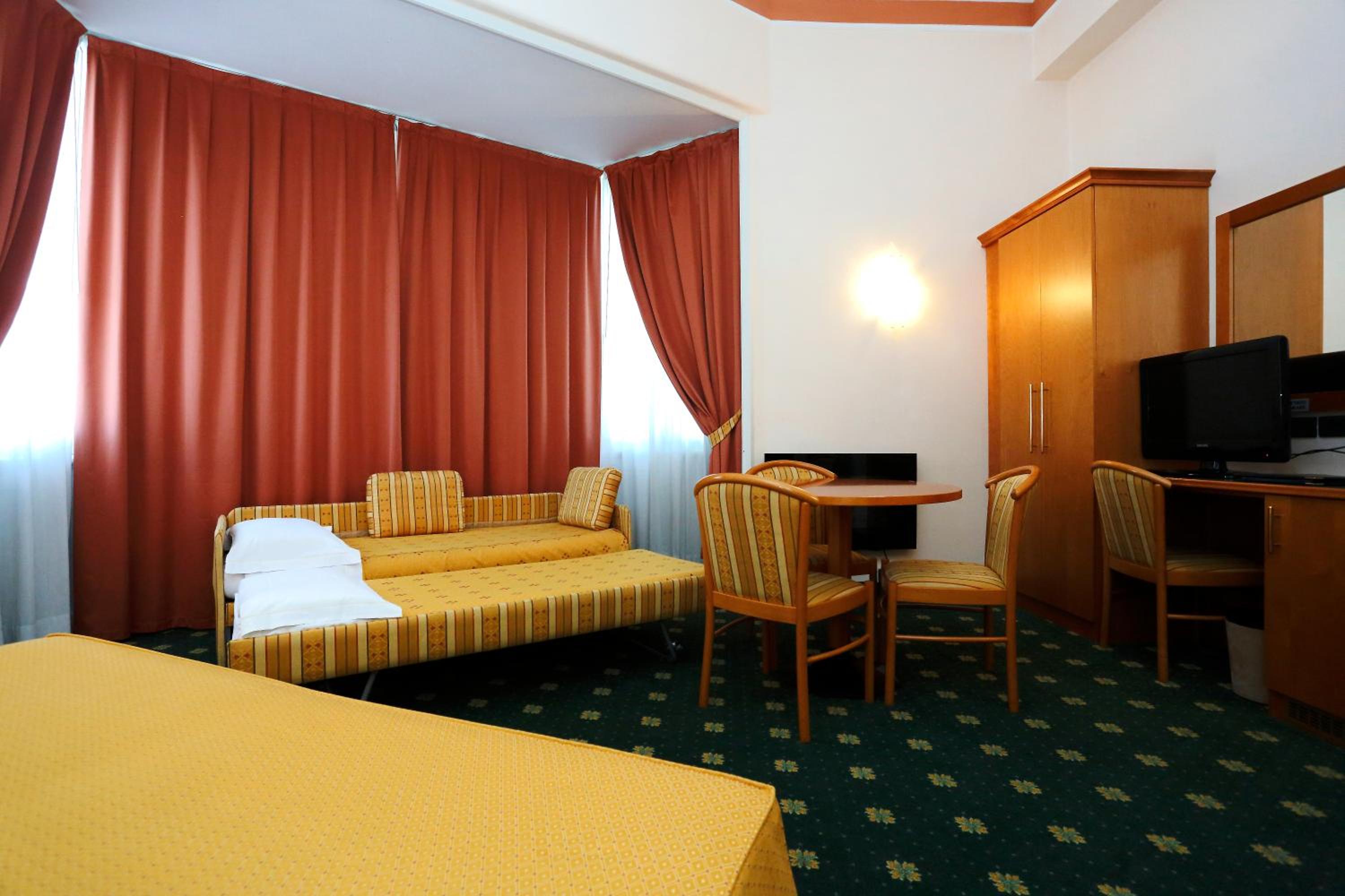 Quadruple Room photo 2