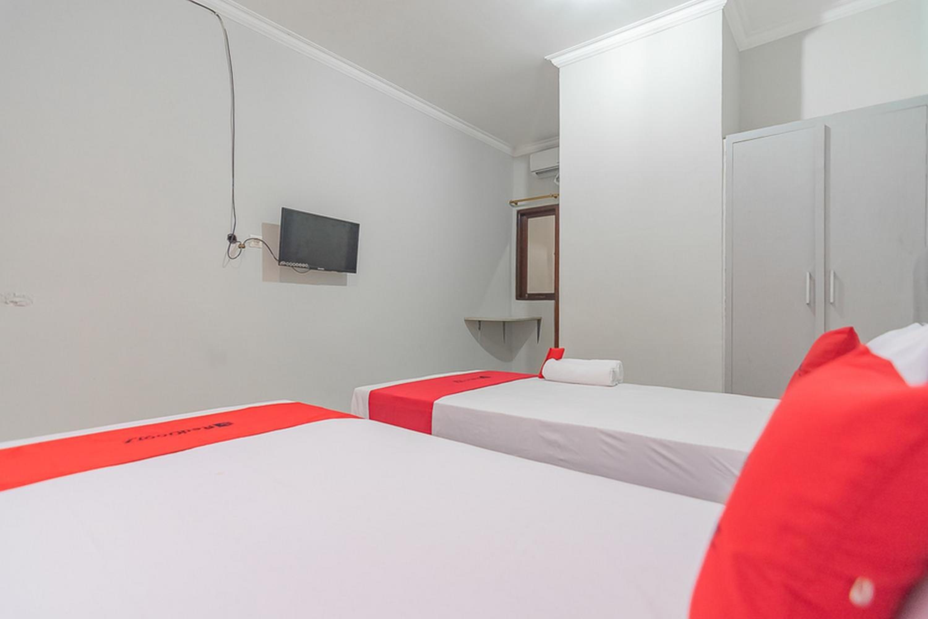 Twin Room - Photo 2