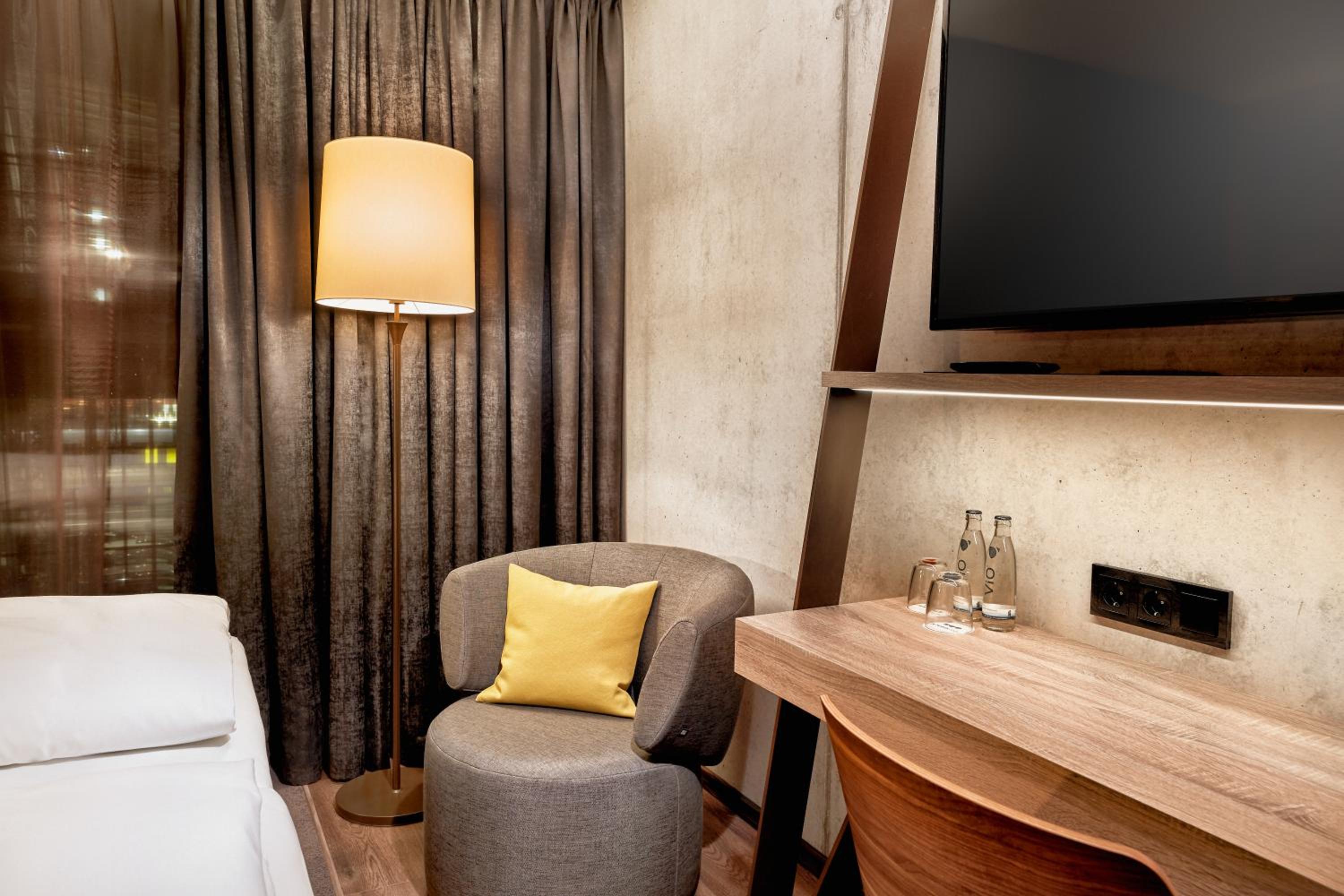 Business Double Room - Photo 2