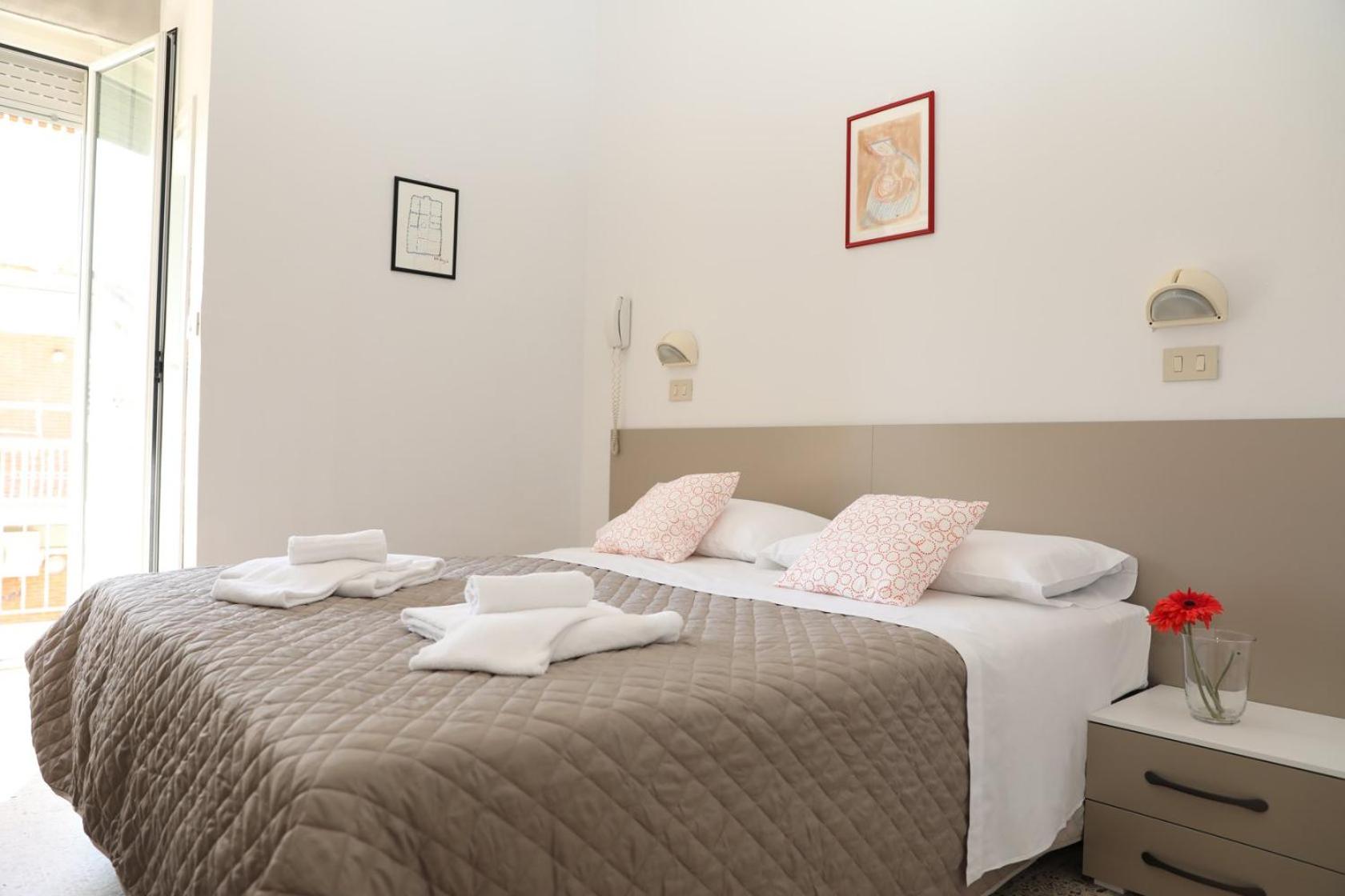Double or Twin Room with Balcony - Photo 1