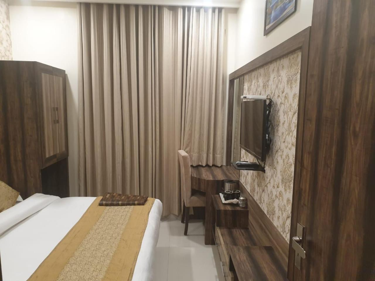 Standard King Room - Photo 3