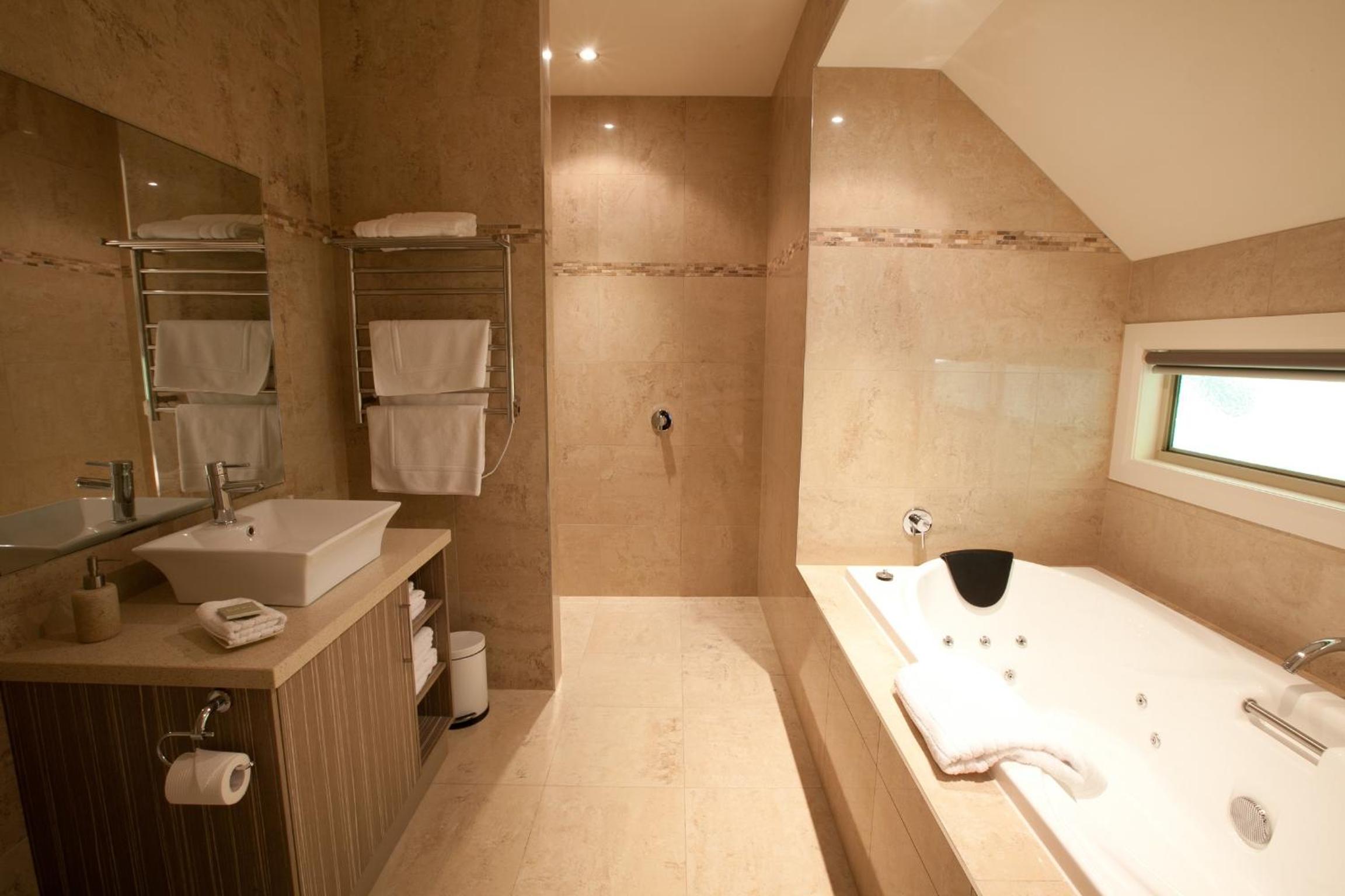 Two-Bedroom Villa with Spa Bath photo 2