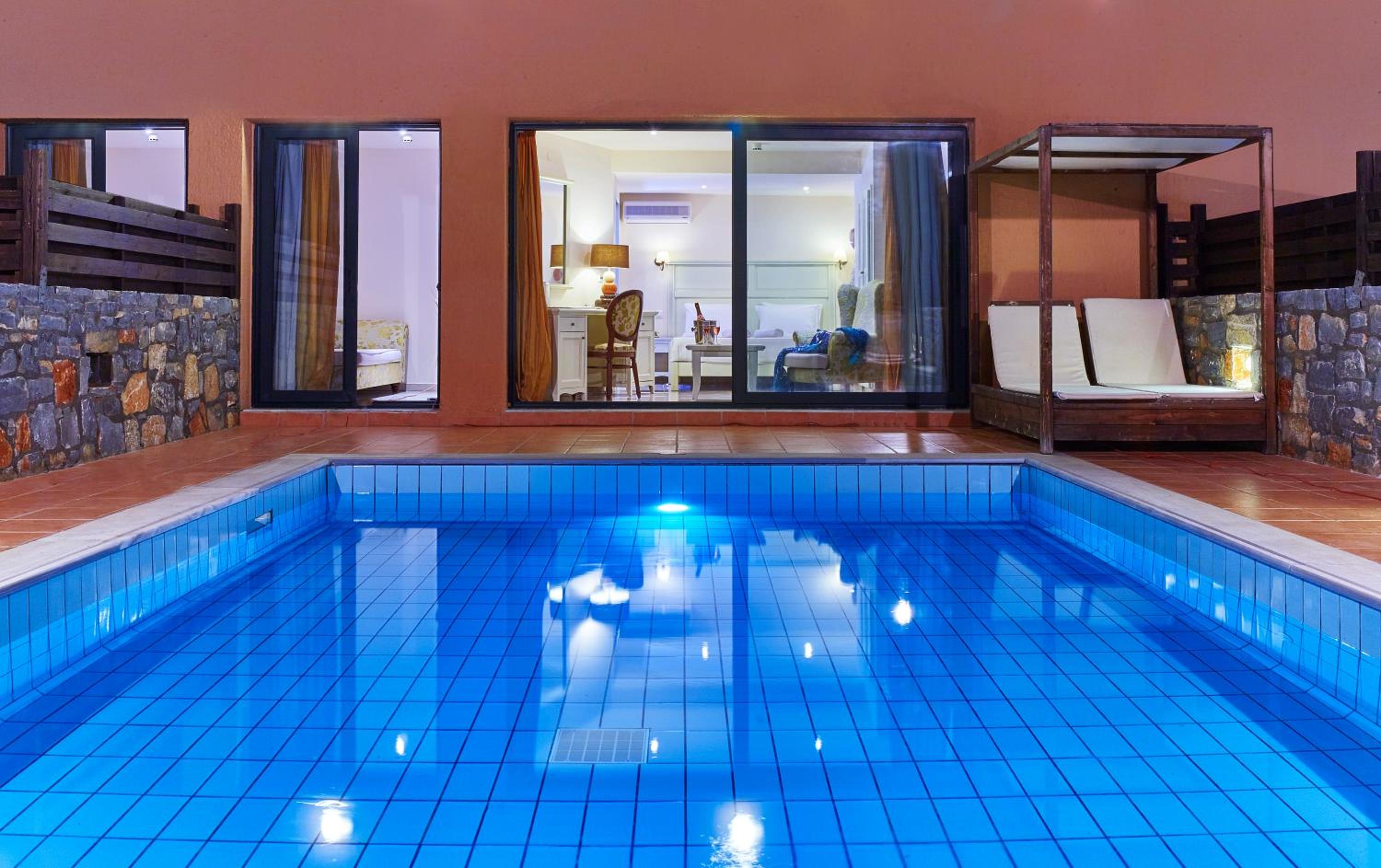Executive Suite With Private Pool thumbnail 5