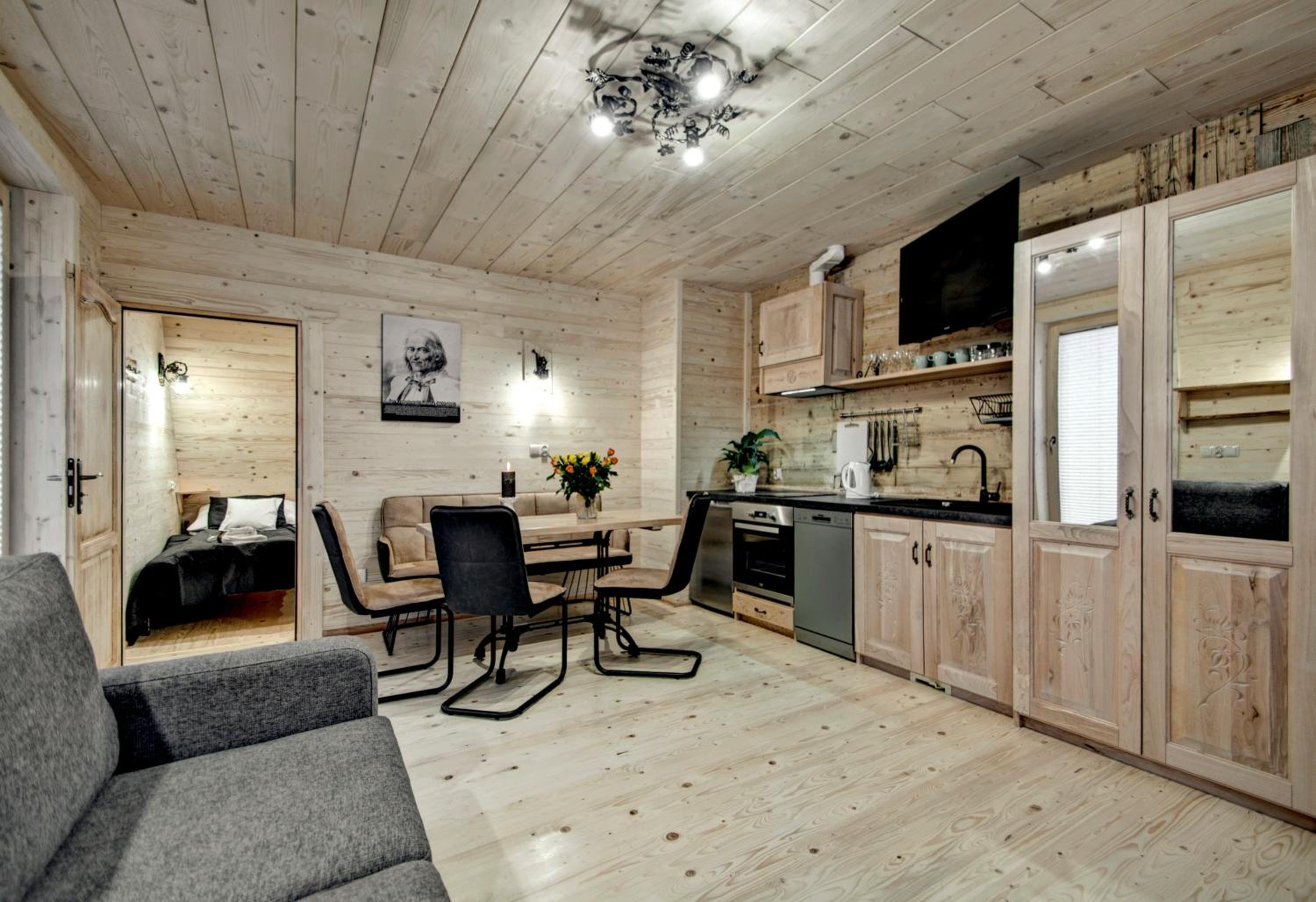 One-Bedroom Apartment - Photo 3