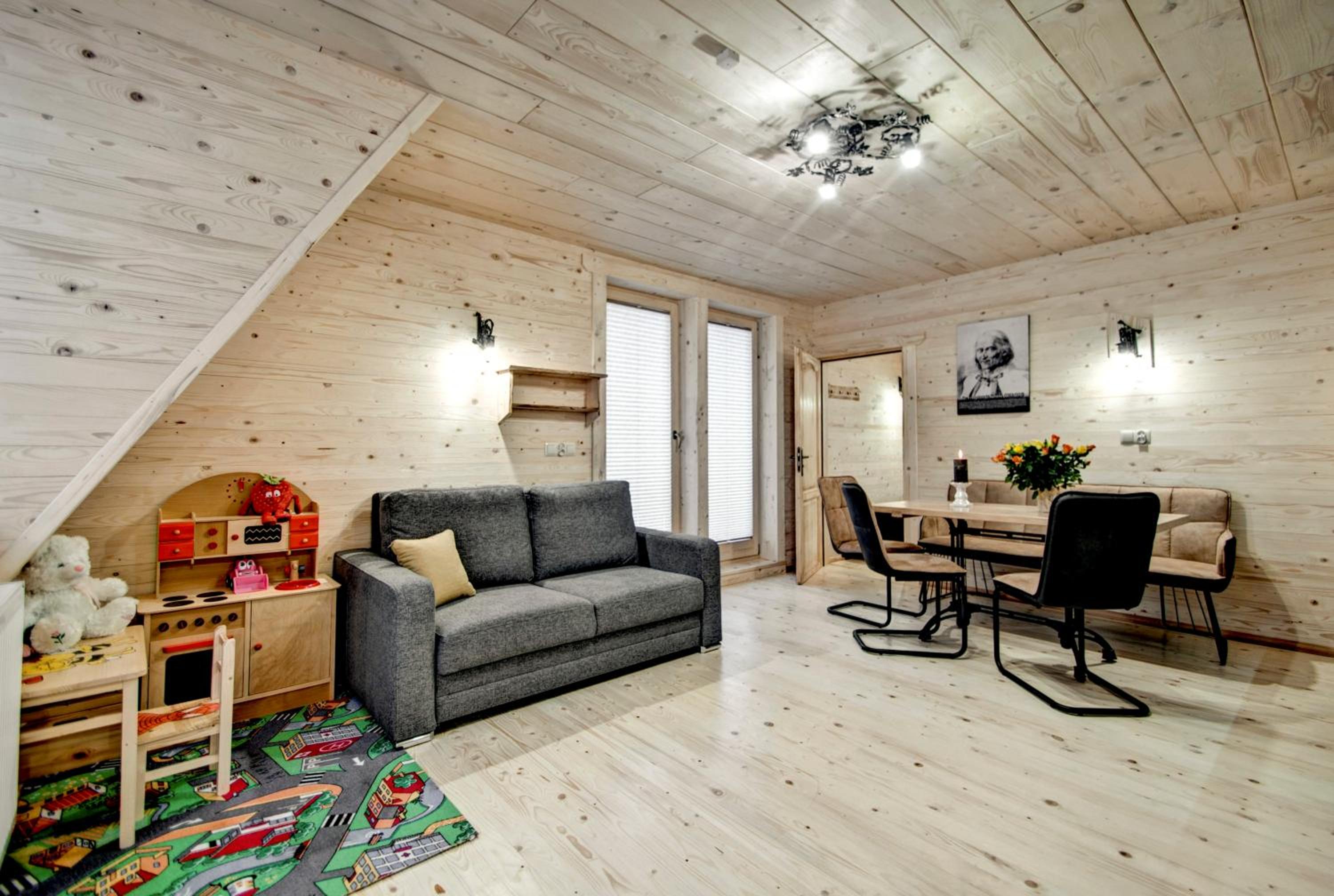 One-Bedroom Apartment - Photo 2