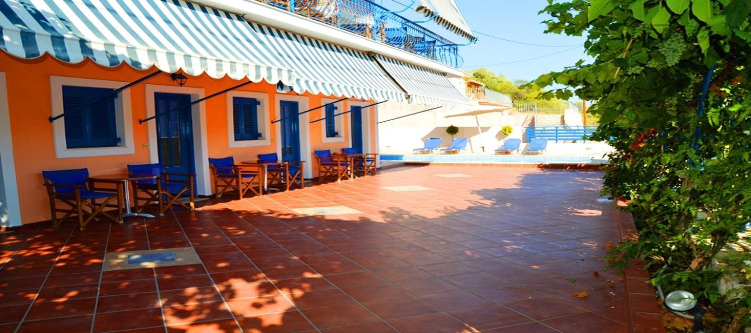 Apartment with Terrace photo 2