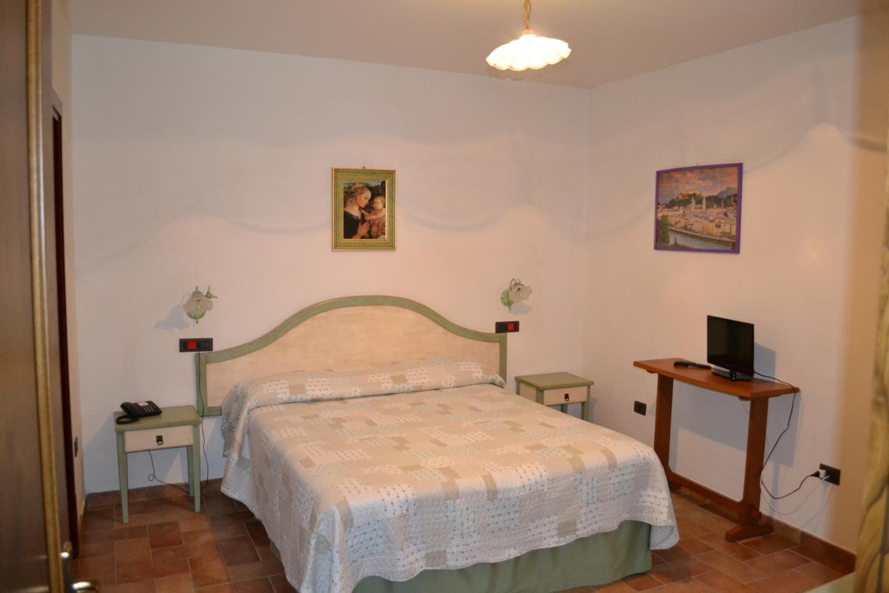 Double Room - Photo 1