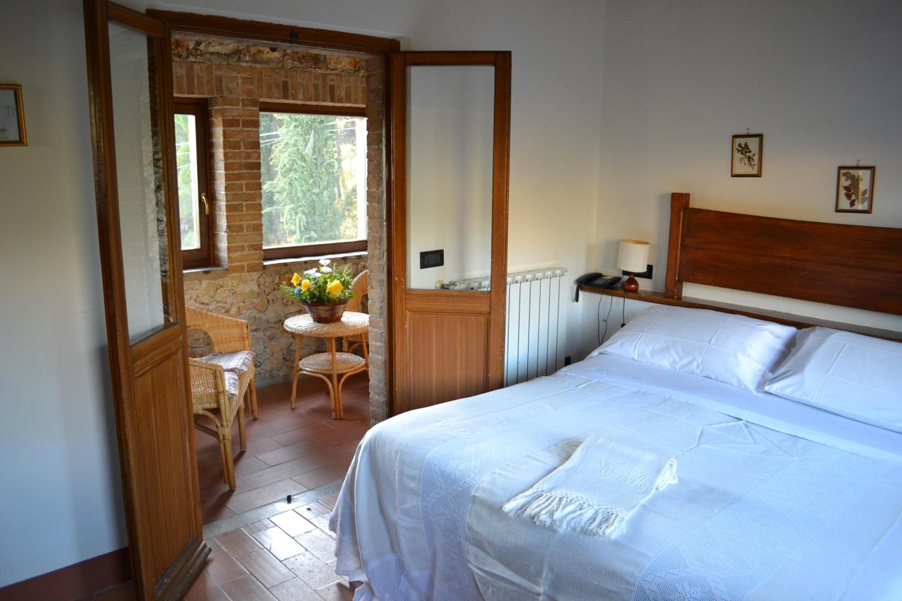 Double Room with Balcony - Photo 1