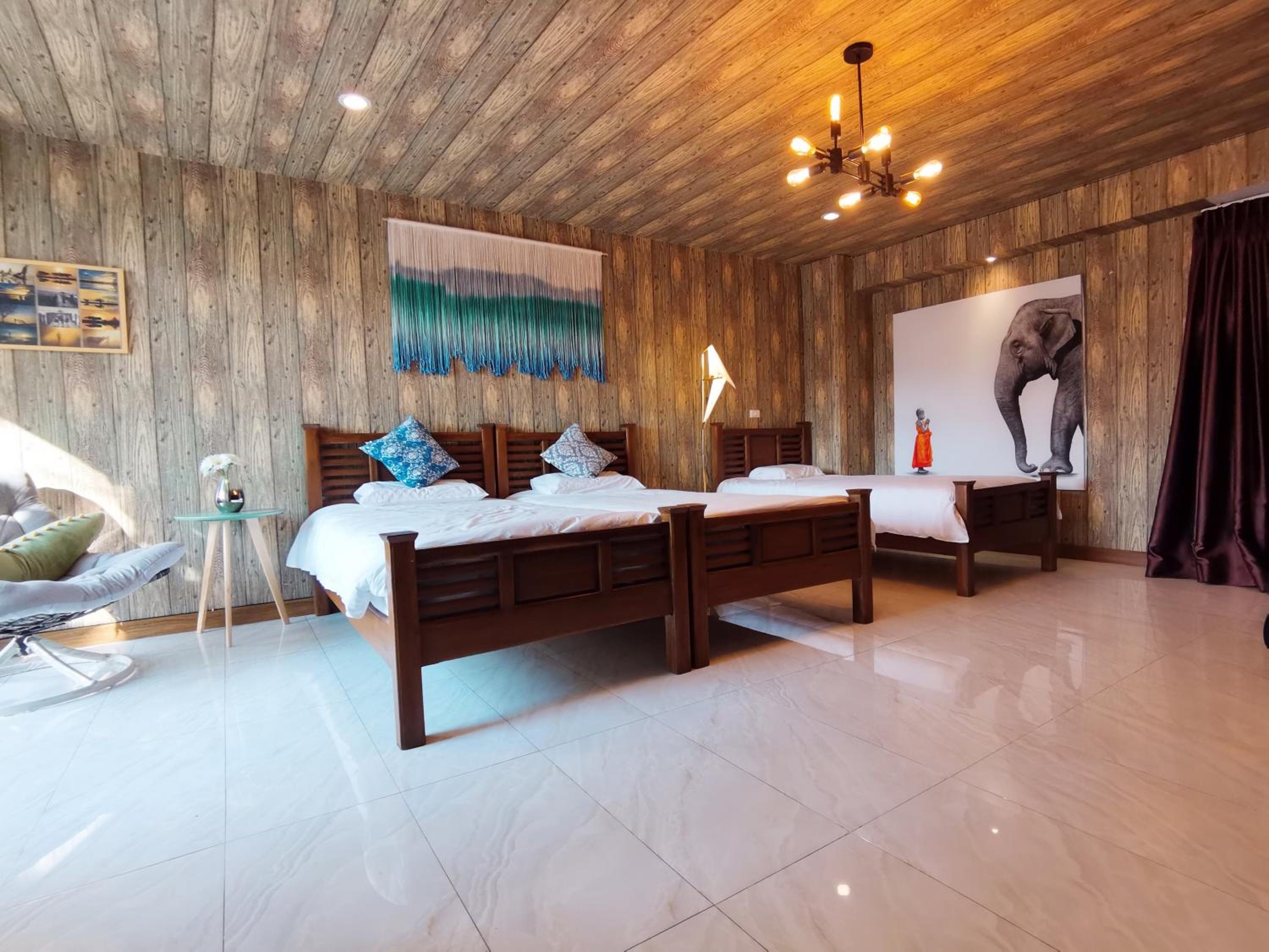 Deluxe Family Room - Photo 16