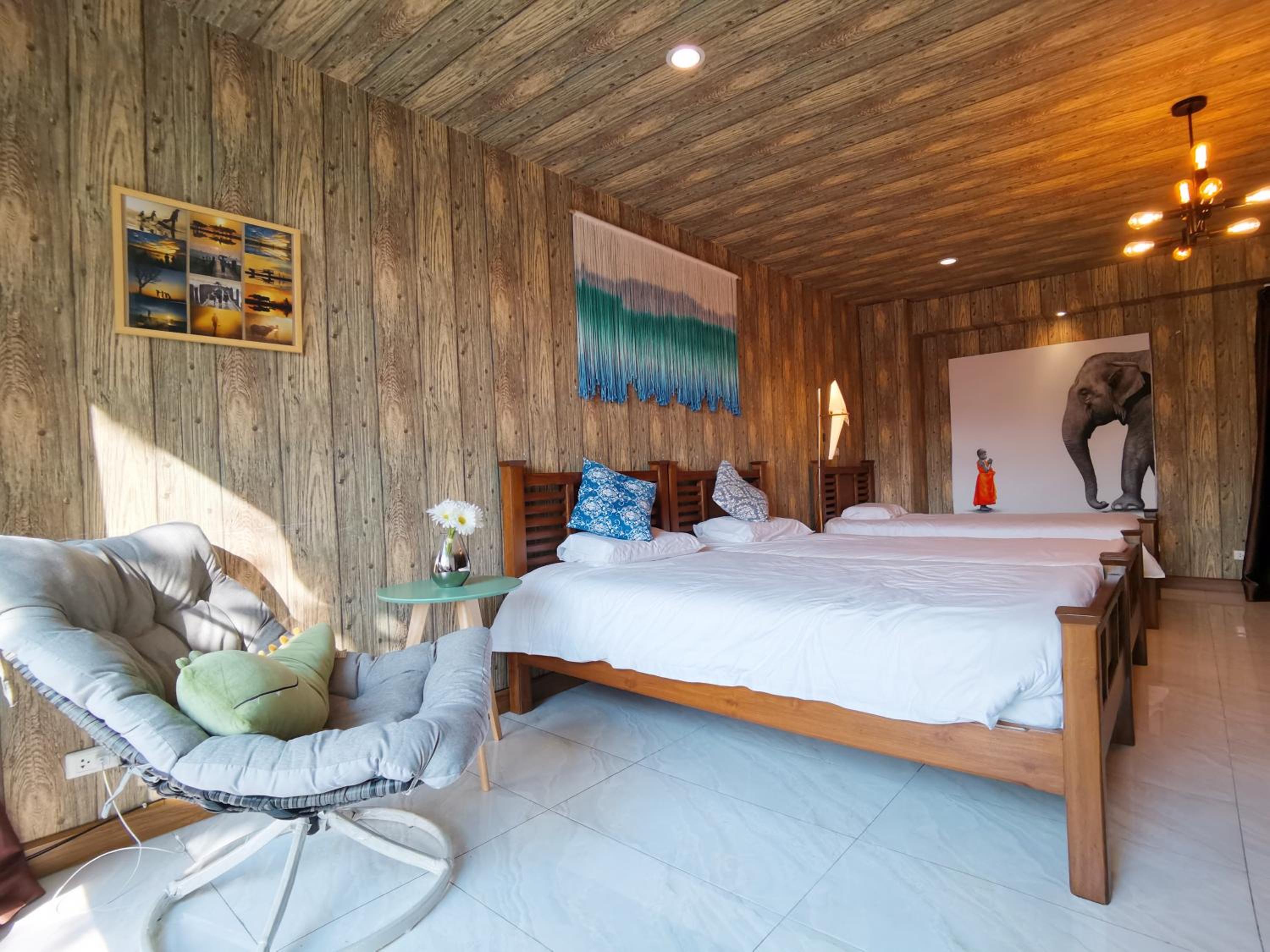 Deluxe Family Room - Photo 1