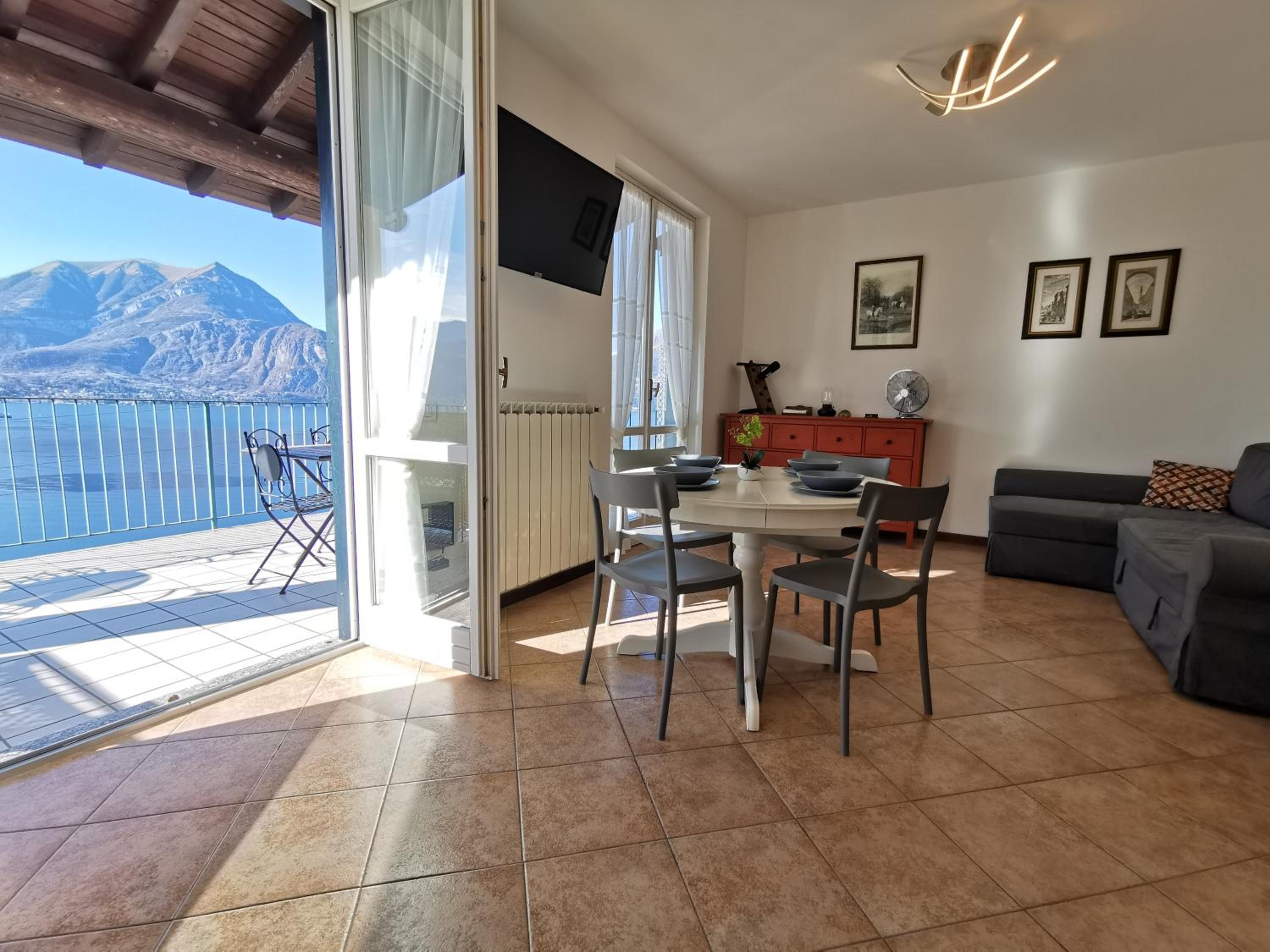 Apartment with Lake View