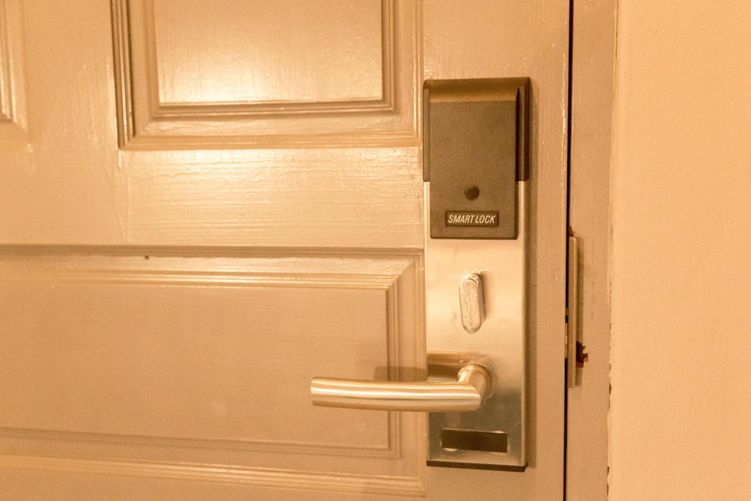 Twin Room with Balcony - Photo 15
