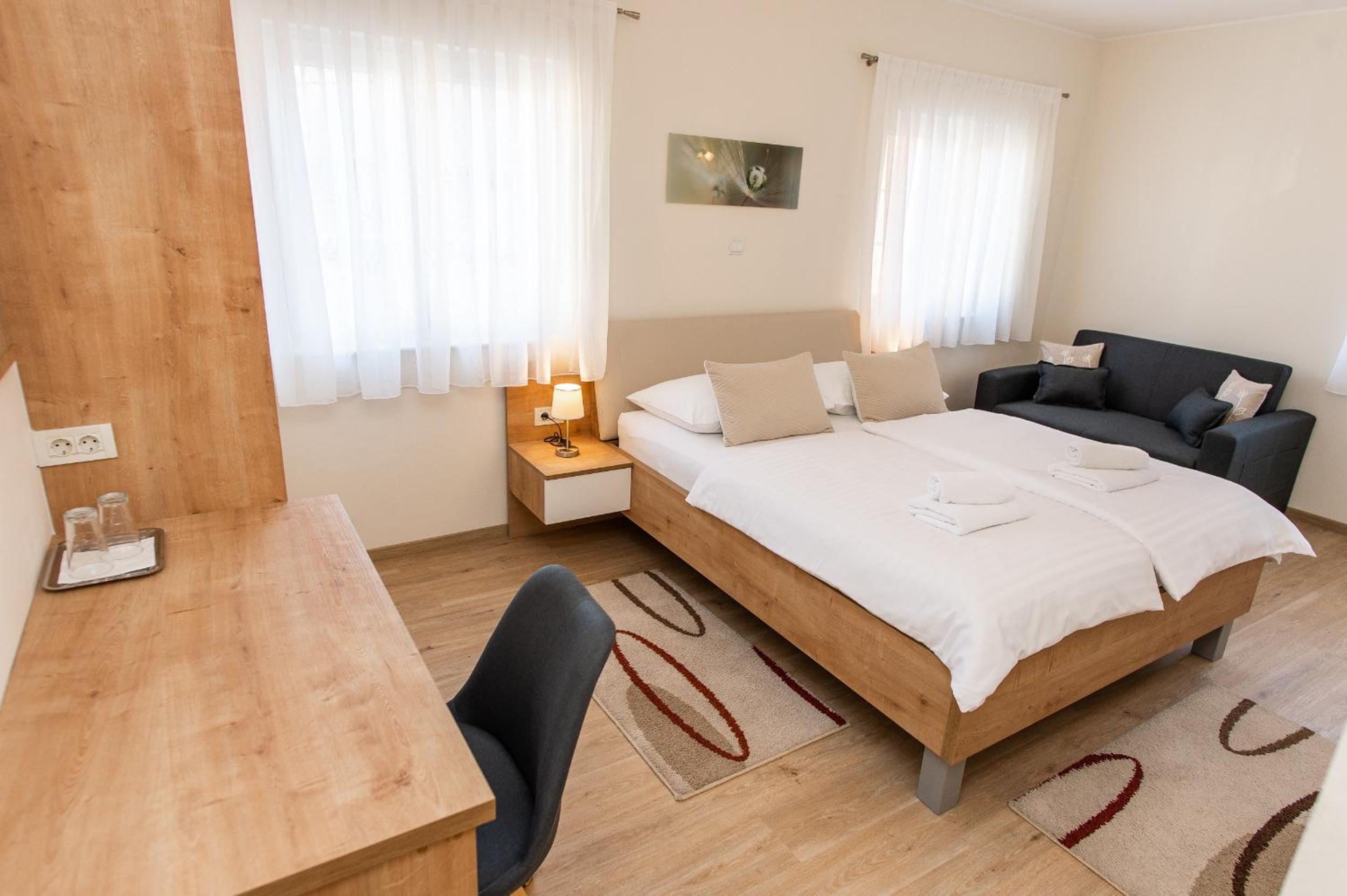 Double Room - Photo 5