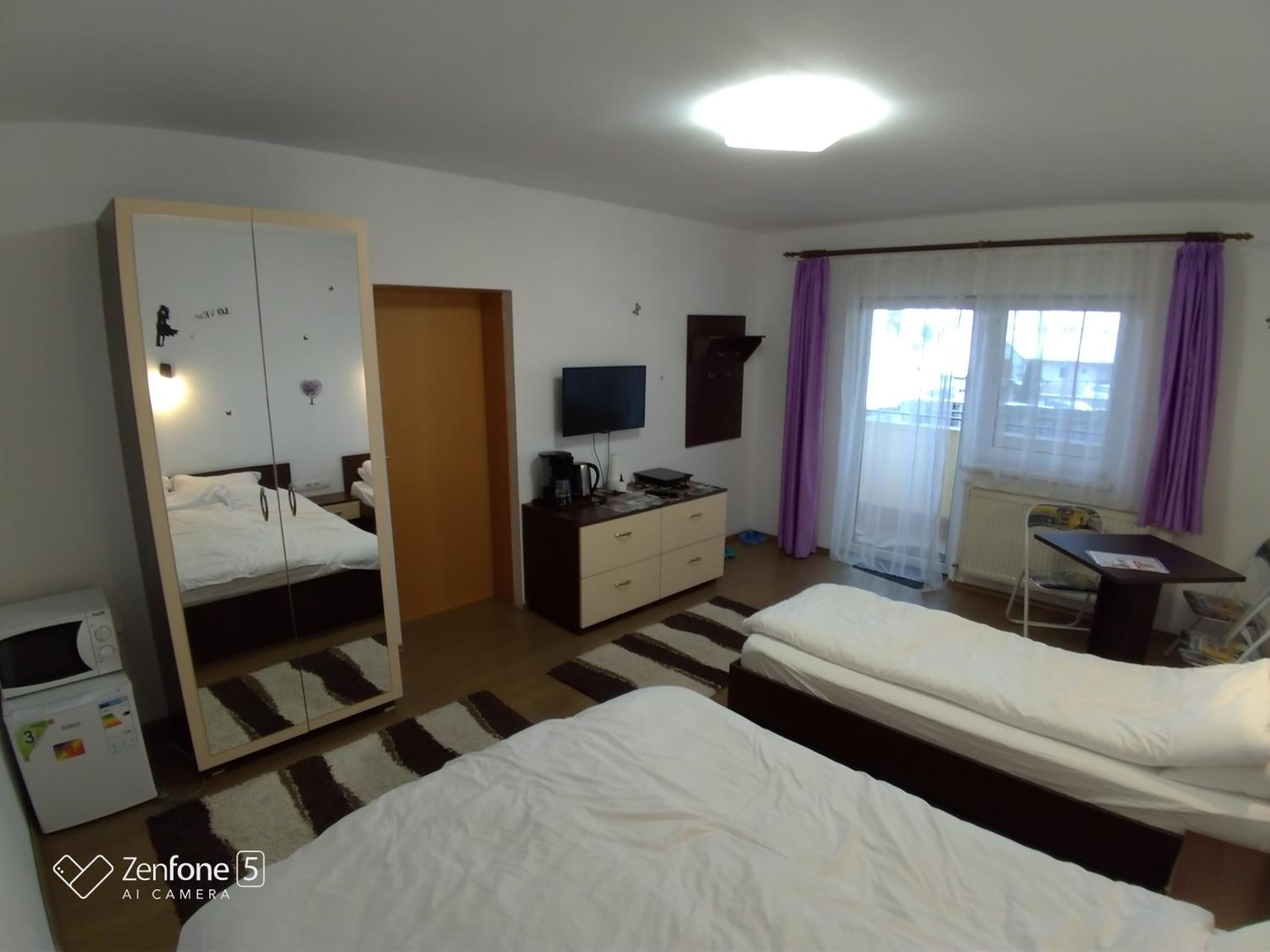 Triple Room with Balcony - Photo 1