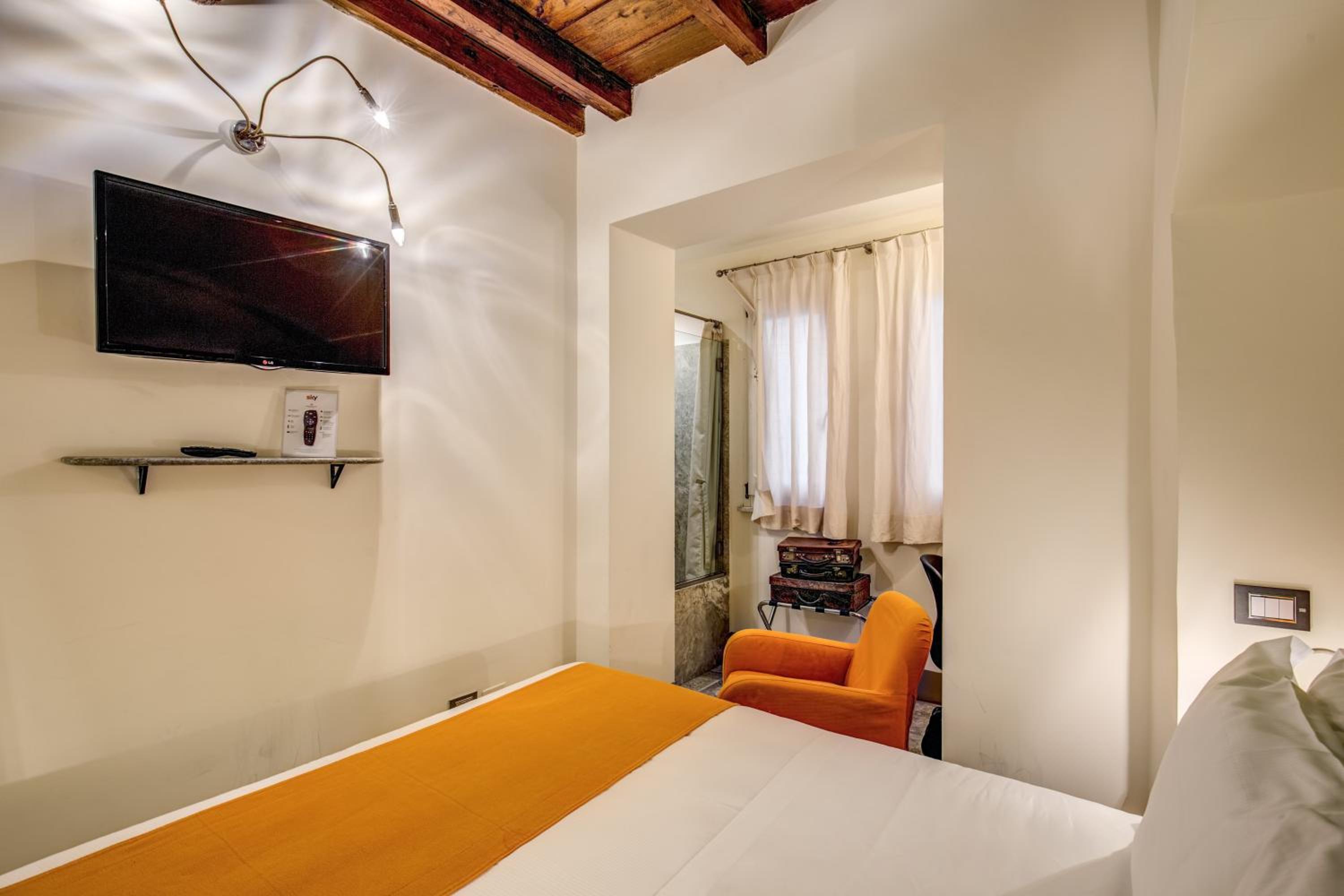 Large Double Room photo 2