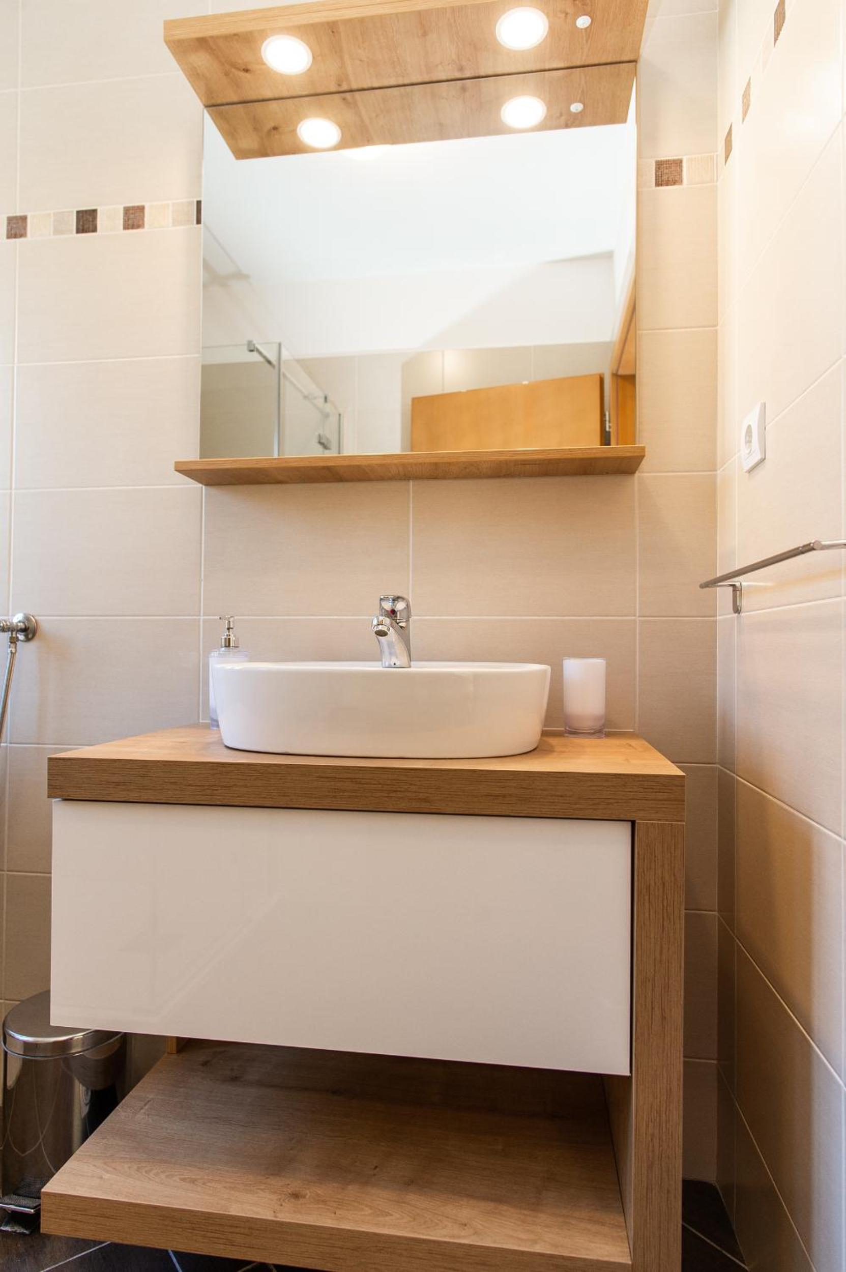 Double Room - Photo 9