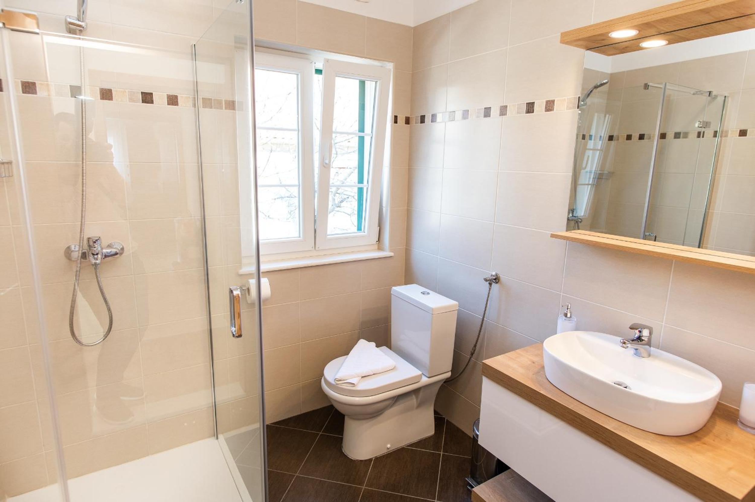 Double Room - Photo 8