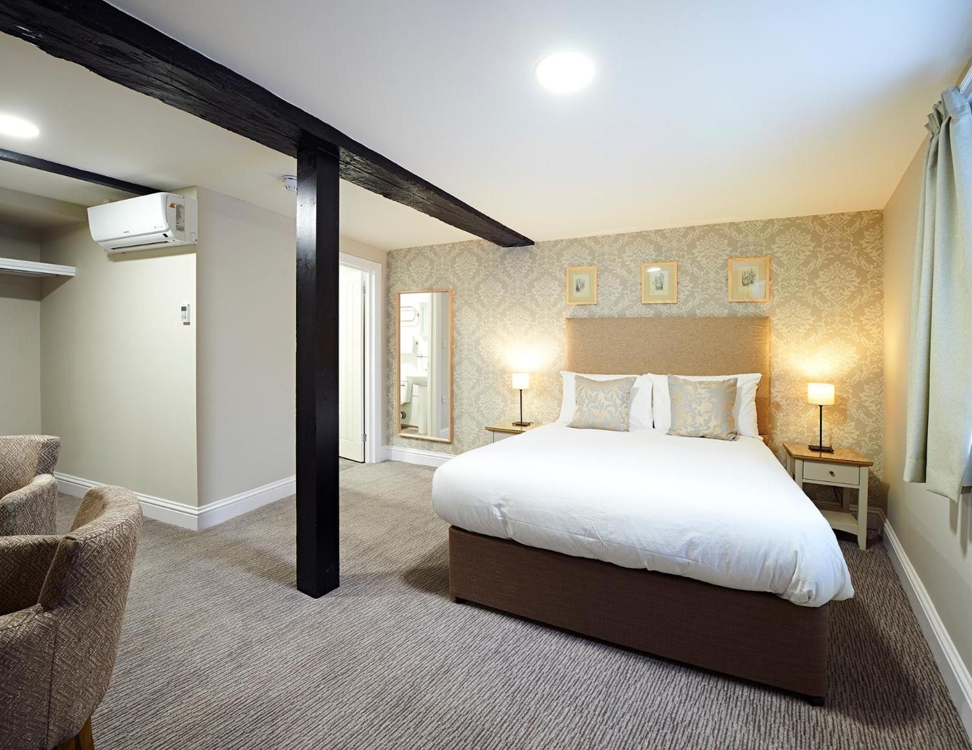Superior King Room - Non-Smoking - Photo 4