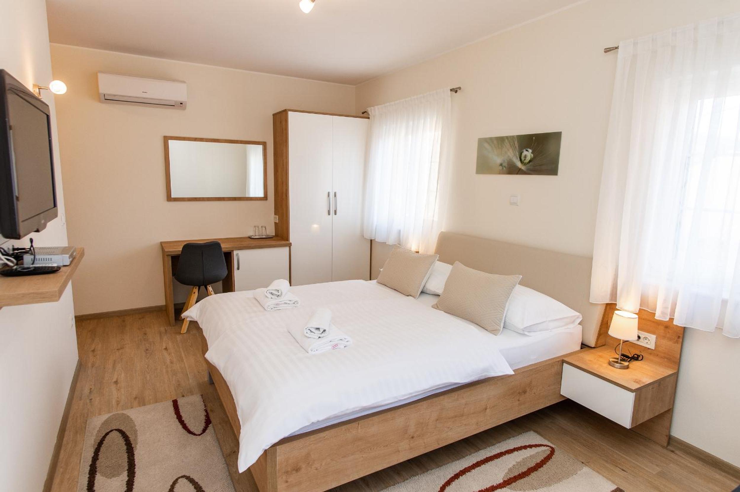 Double Room - Photo 1