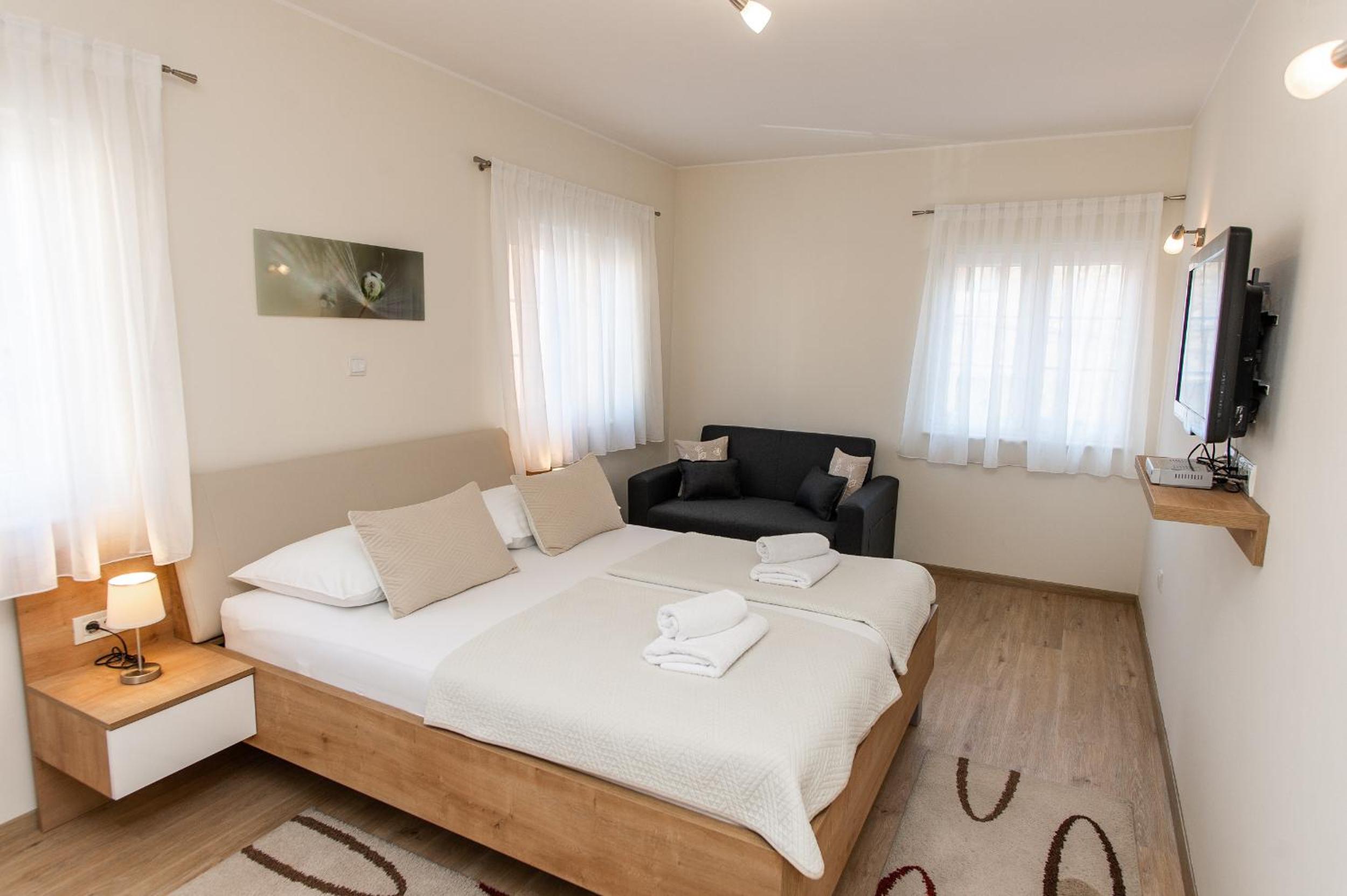 Double Room - Photo 2