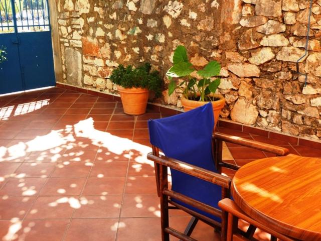 Apartment with Terrace - Photo 2