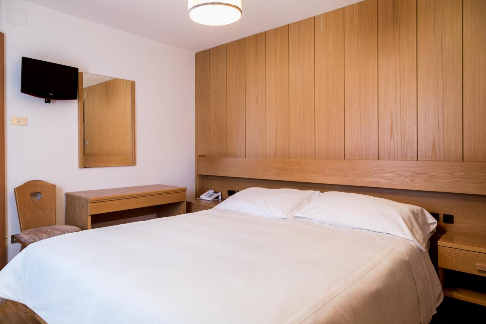 Double Room - Photo 7