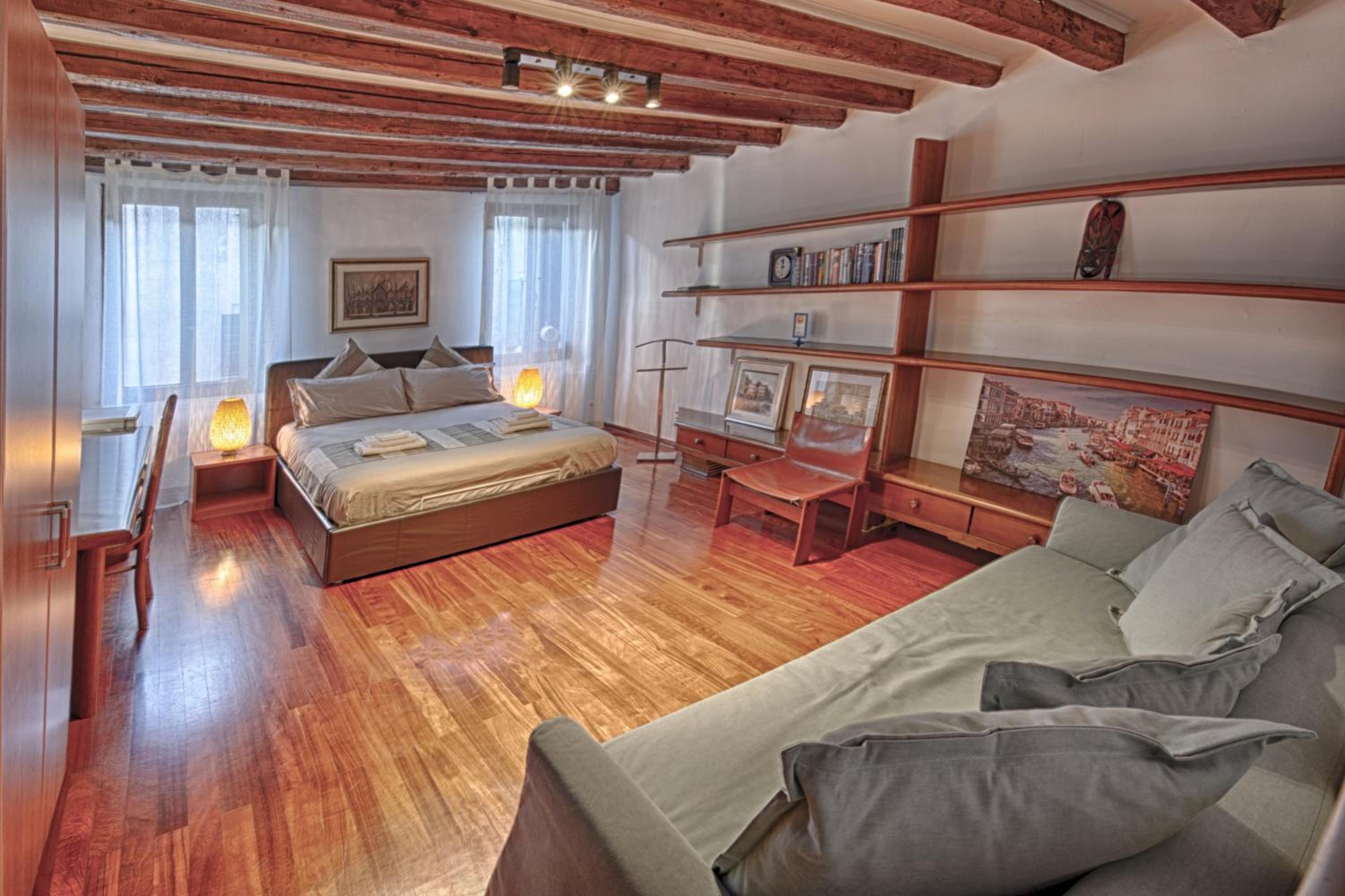 Double or Twin Room with Shared Bathroom photo 1