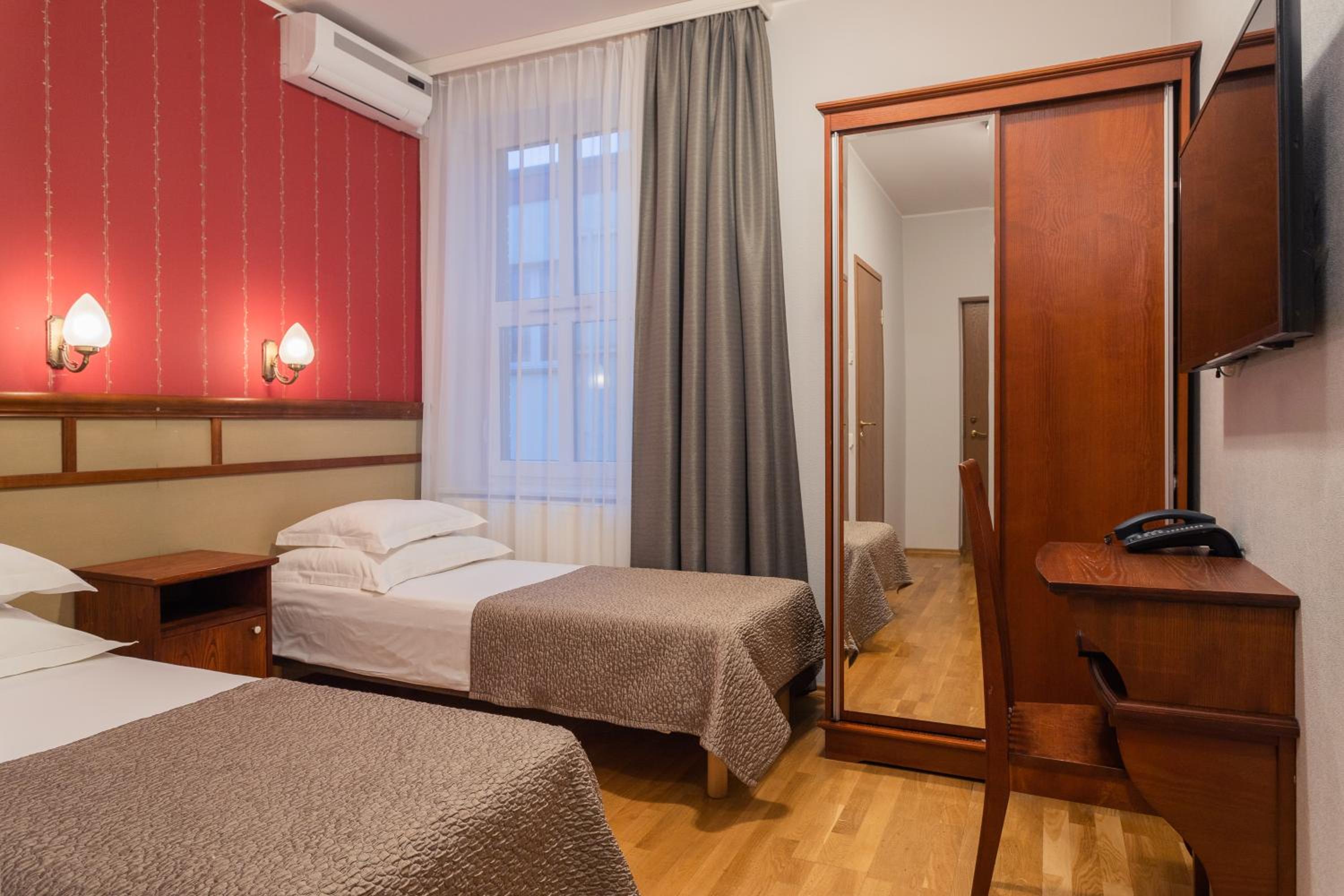 Double or Twin Room photo 2