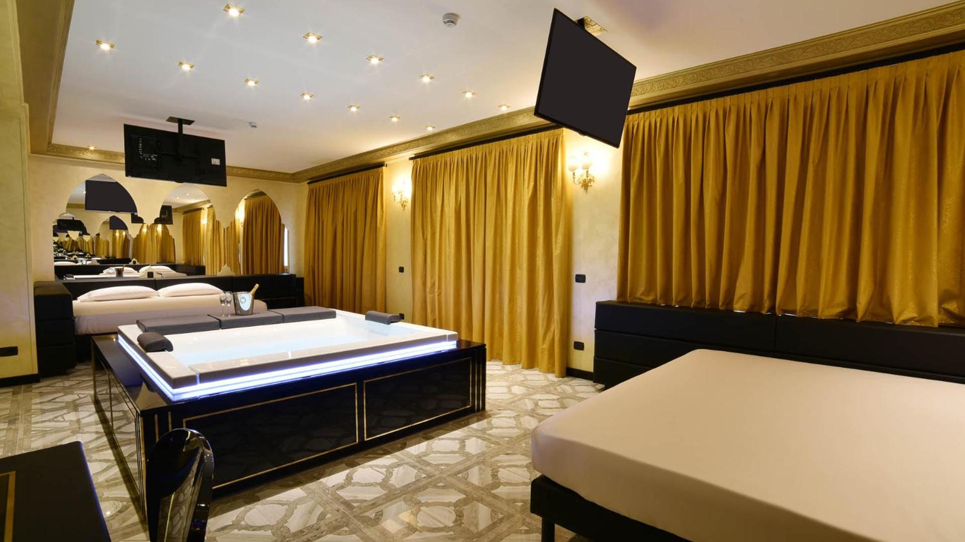 Queen Room with Spa Bath - Photo 3