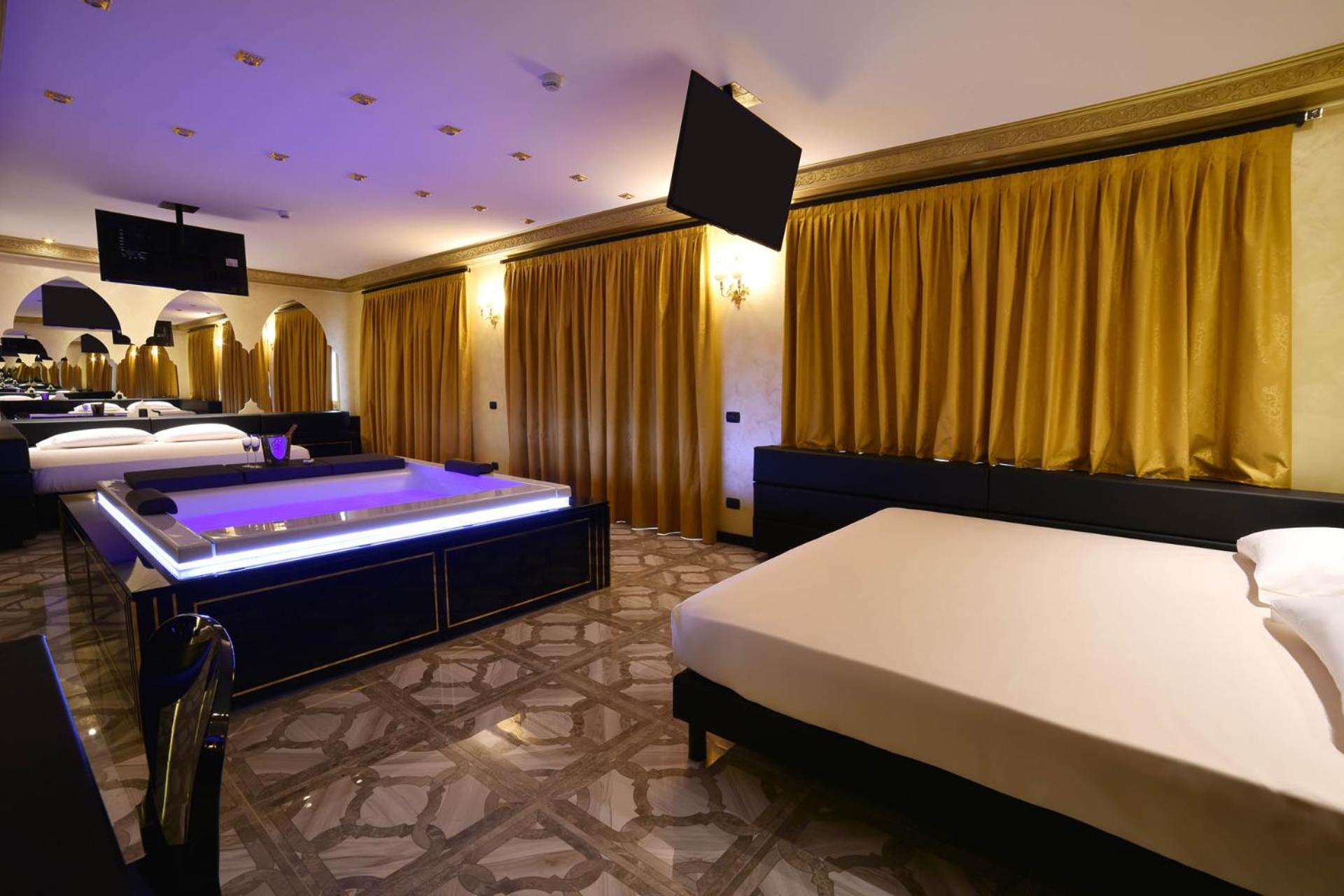 Queen Room with Spa Bath - Photo 4