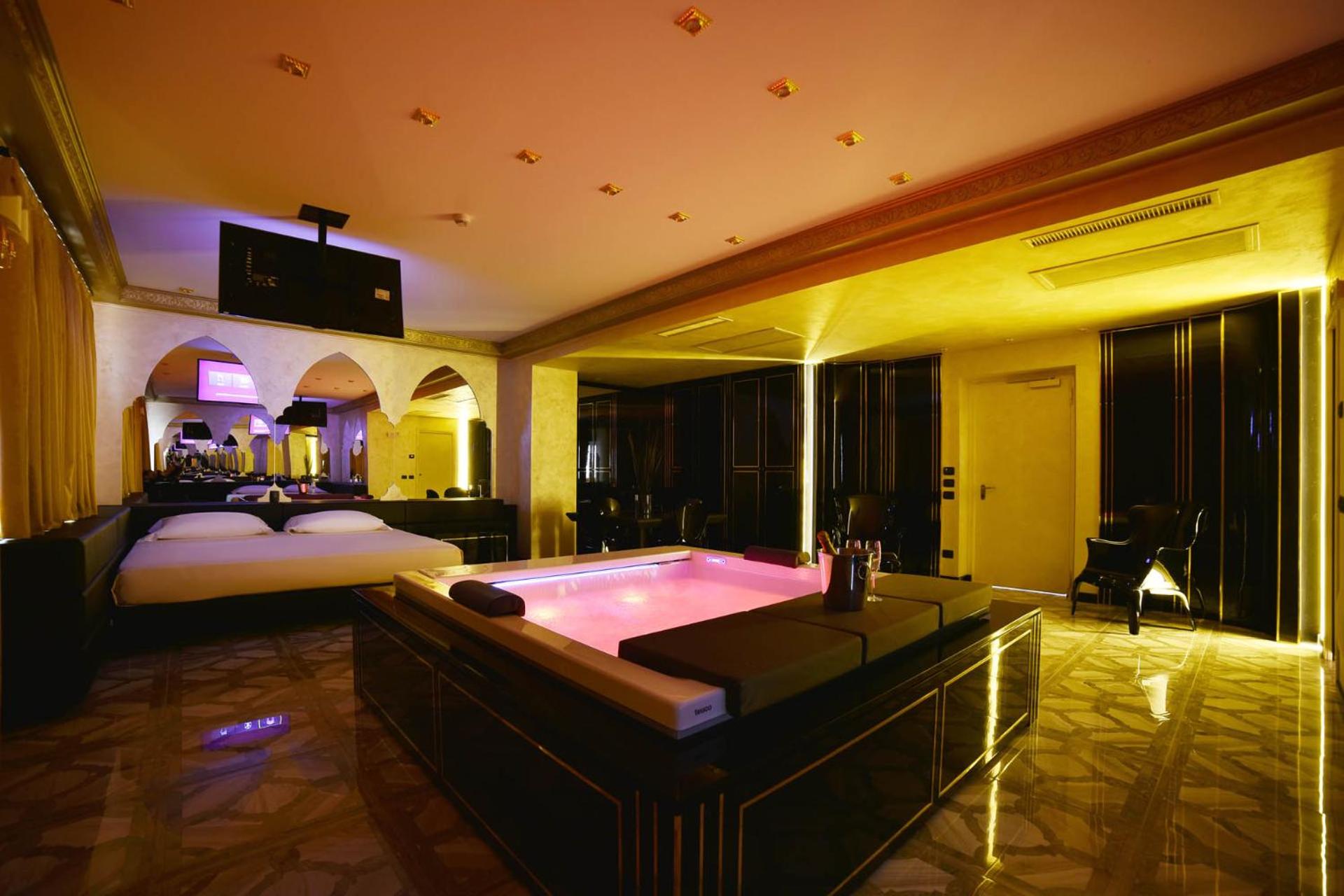 Queen Room with Spa Bath - Photo 2