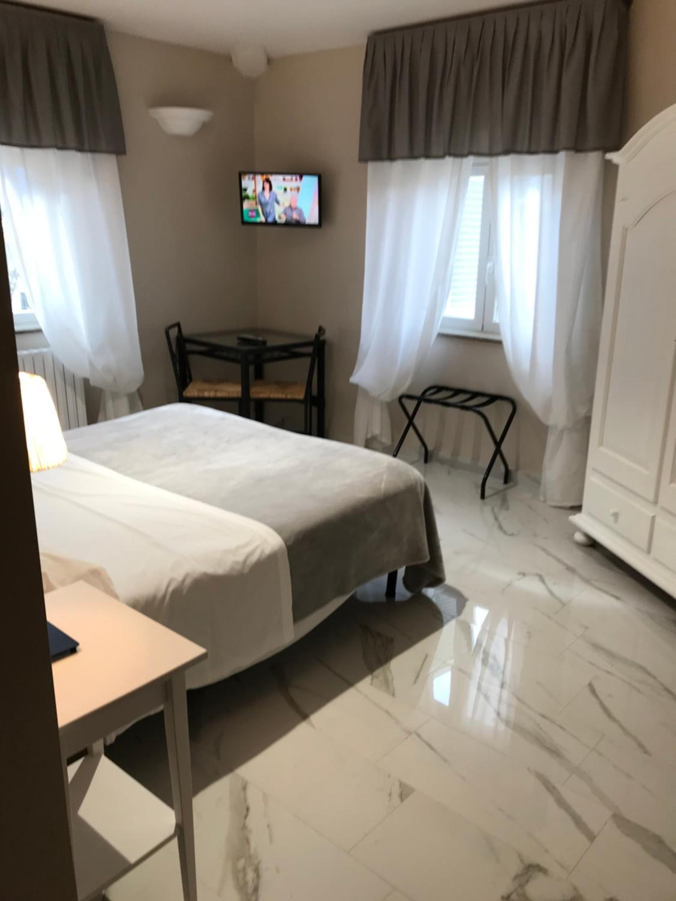 Standard Double or Twin Room photo 2