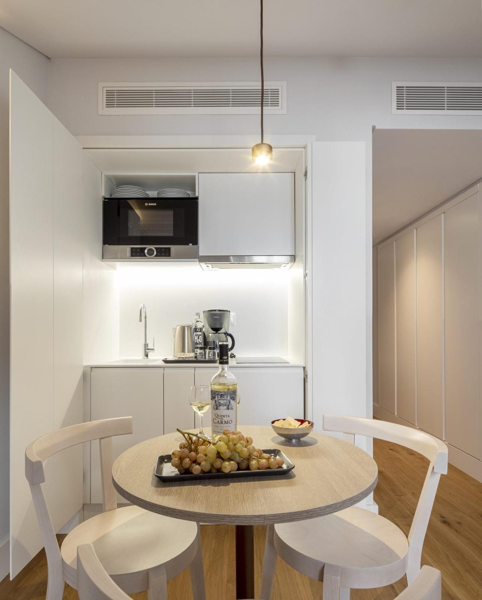 One-Bedroom Apartment - Photo 4