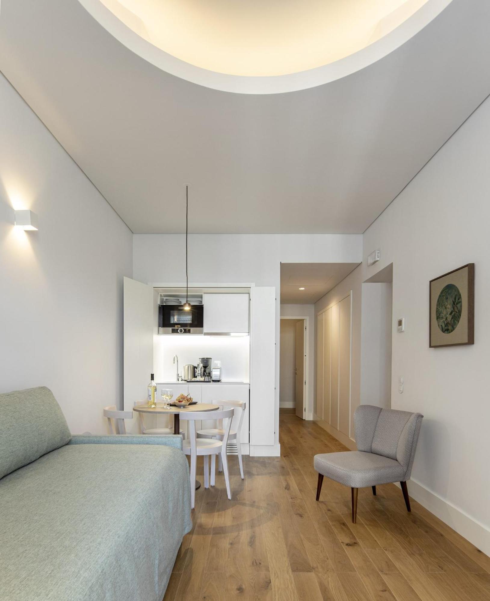 Superior One-Bedroom Apartment - Photo 5