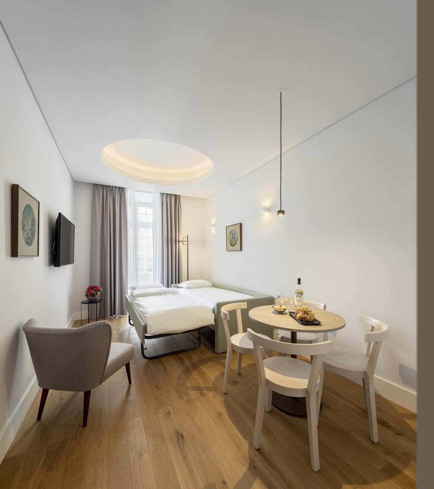 Superior One-Bedroom Apartment - Photo 7