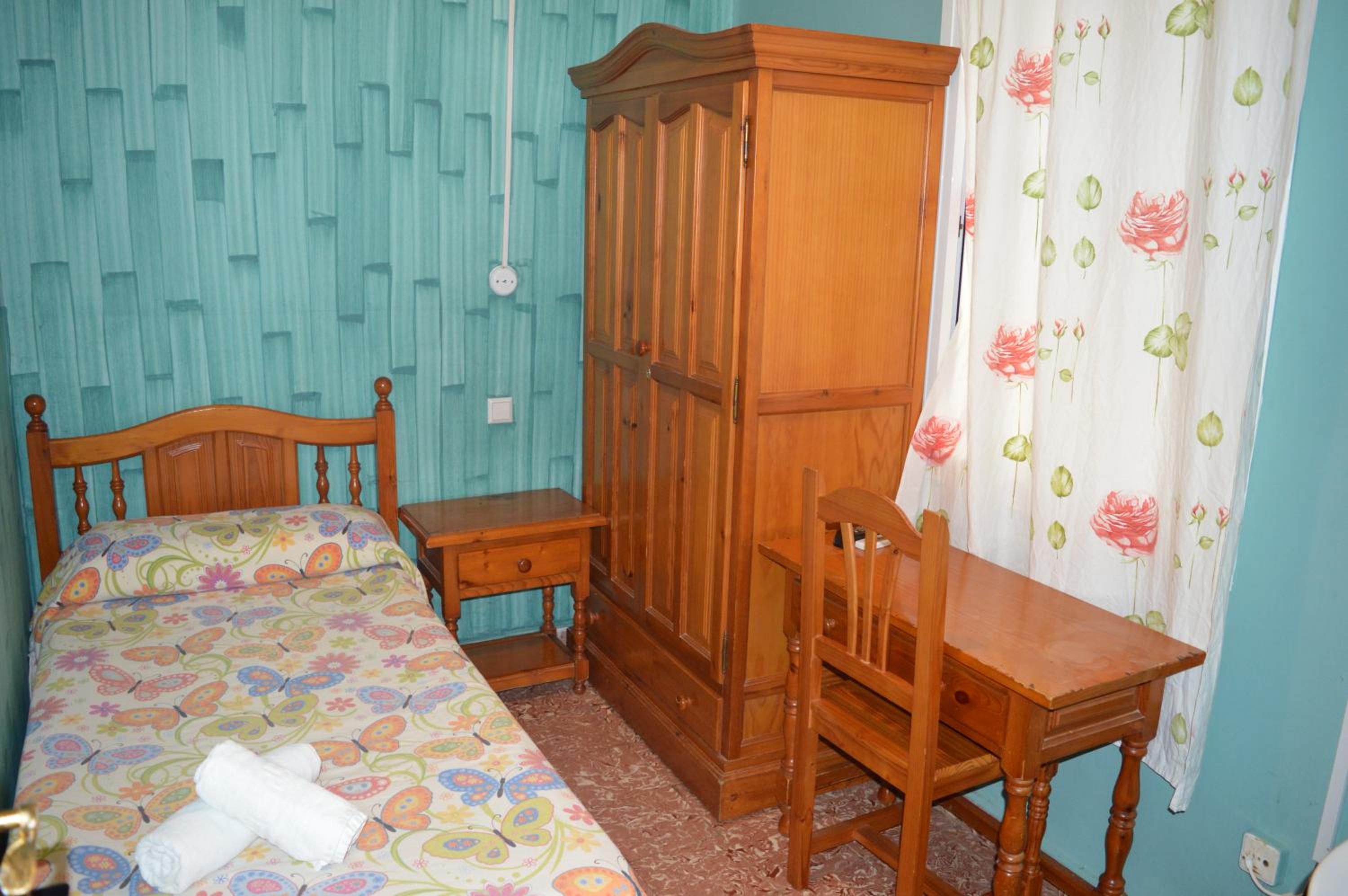 Single Room with Shared Bathroom photo 3