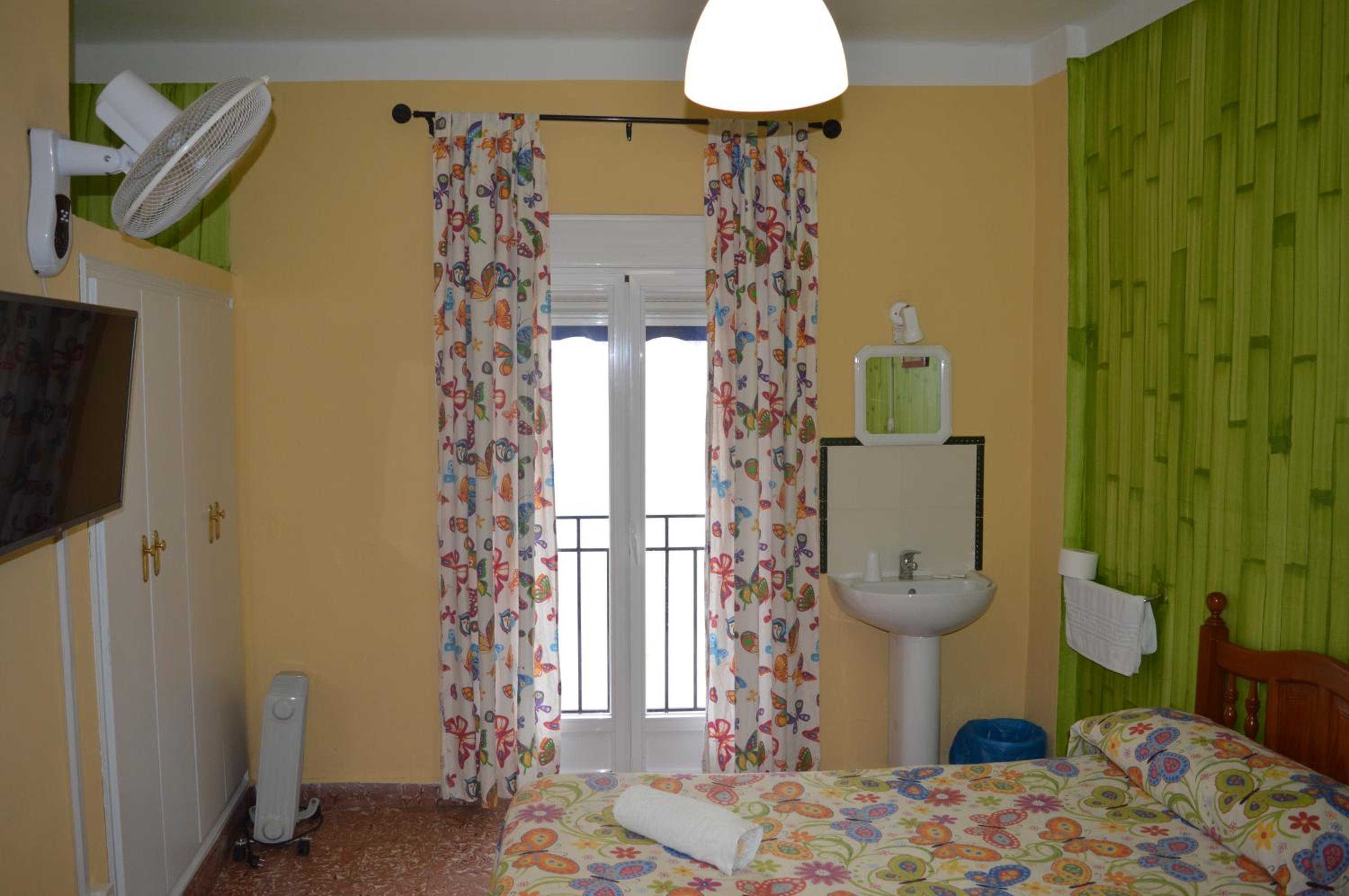 Double or Twin Room with Shared Bathroom photo 2