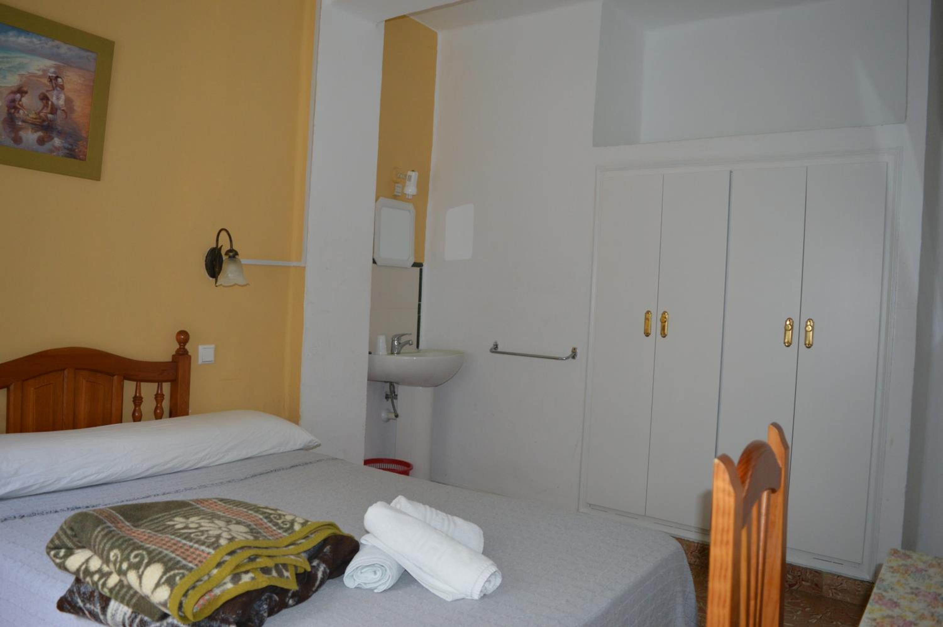 Habitación Doble o con Dos Camas con Baño Compartido